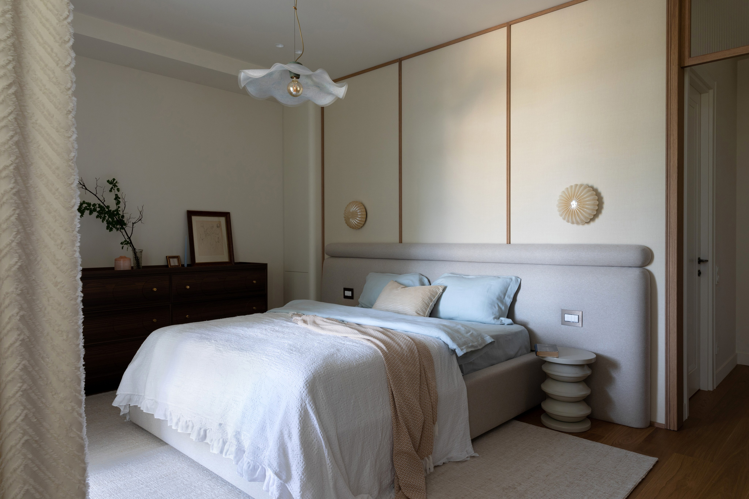 Парадная. «Roots» полный цикл производства мебели и интерьерных решений