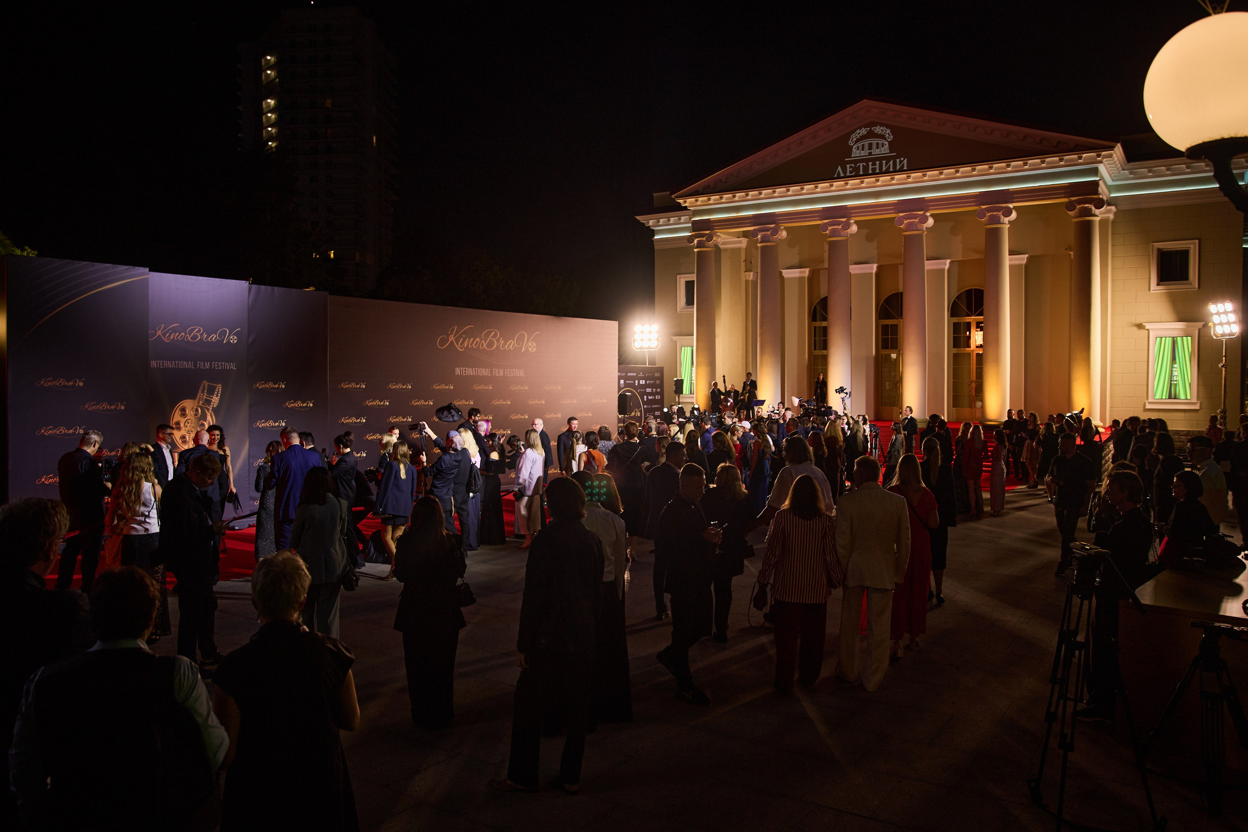 Фотосъемка репортажа кинофестиваля. Профессиональный фотограф в Сочи Виктория Джой. Обучение