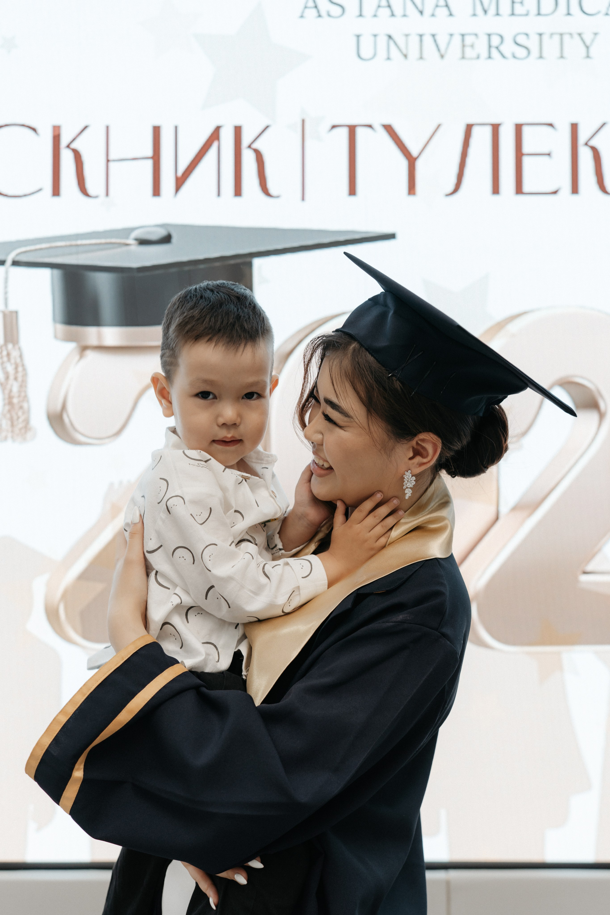 Выпускной (медицинский). Крис Богомазова