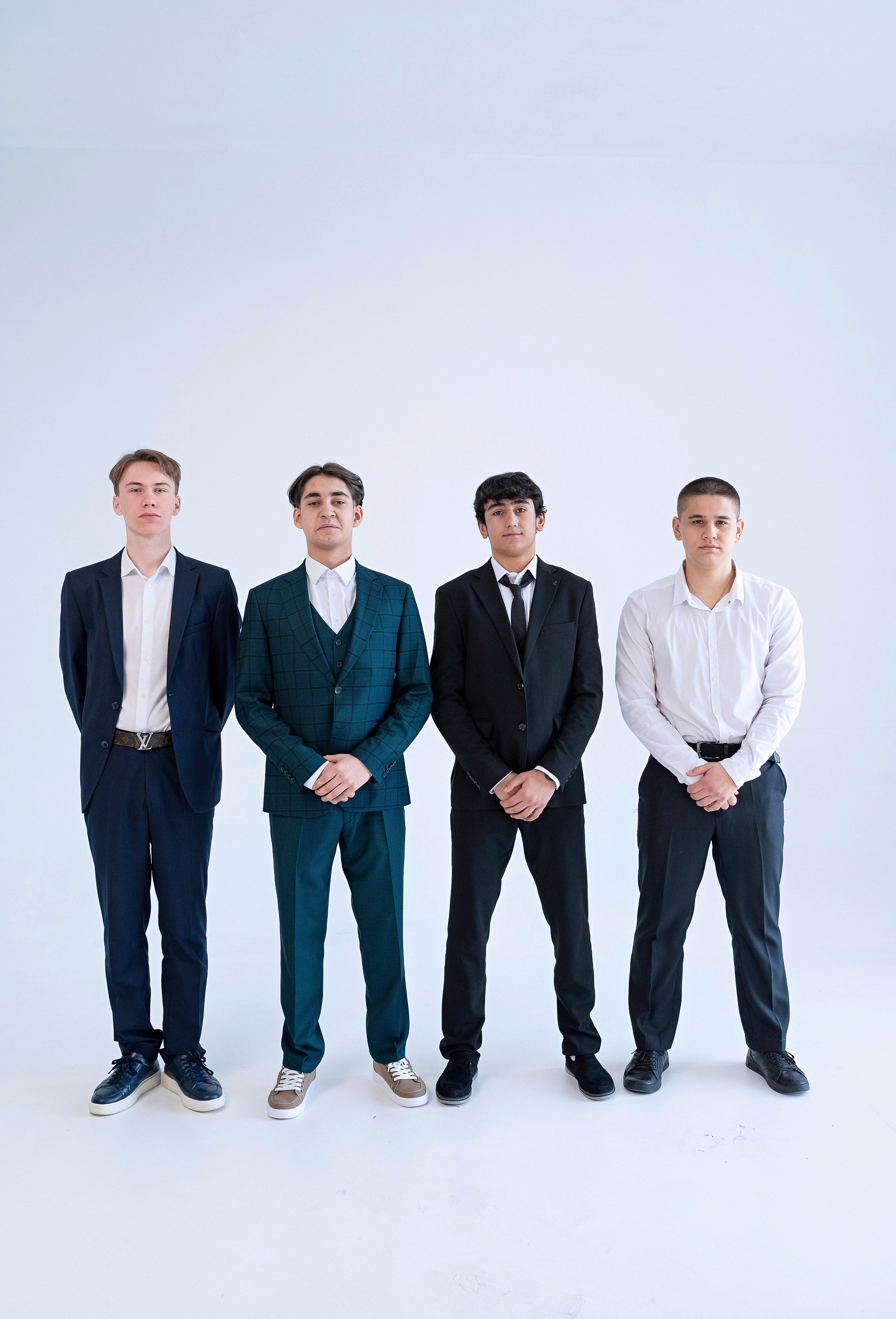 Школьная фотосессия 11 класса 24 школы для выпускной фотокниги