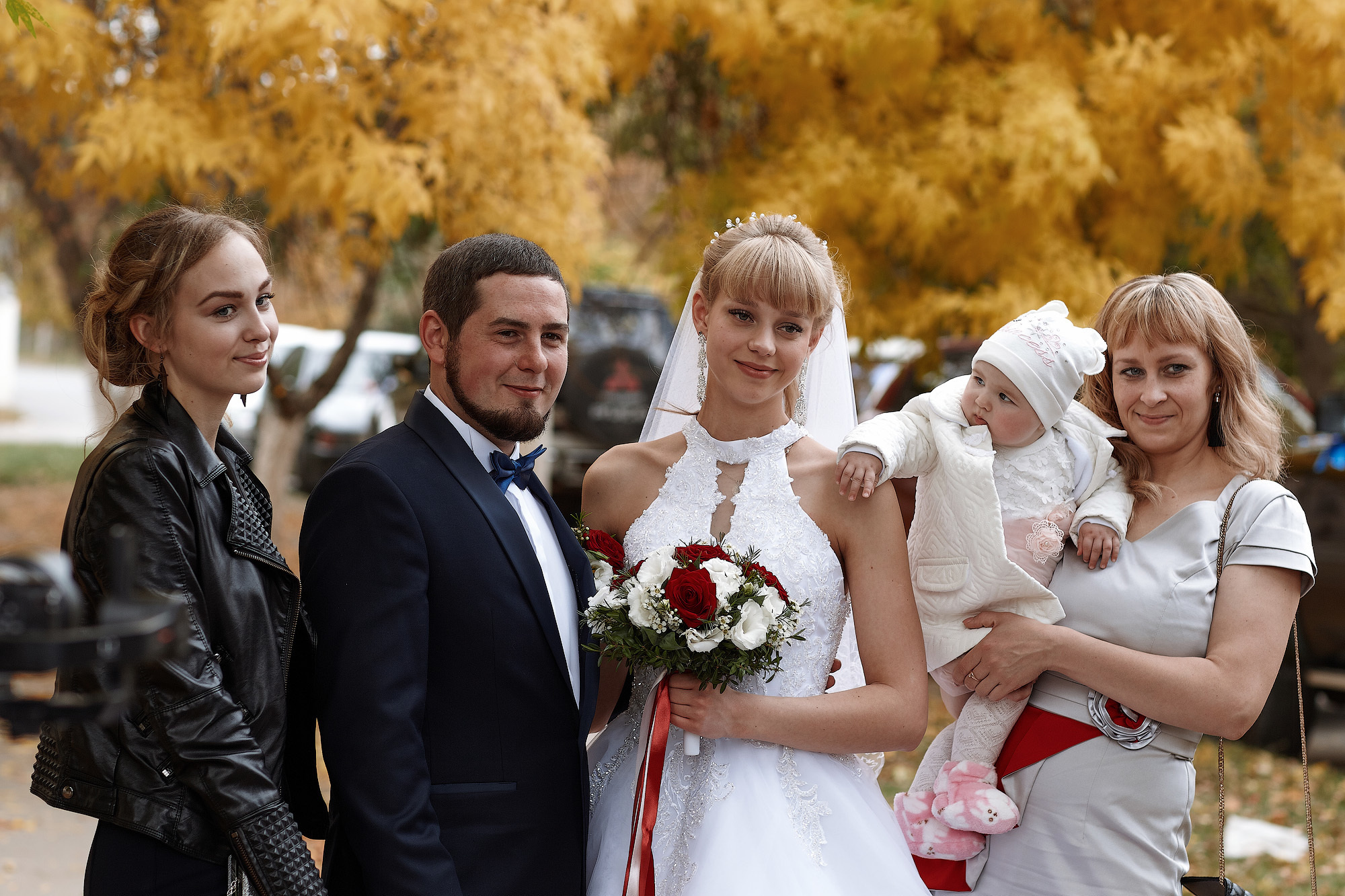 Свадебная регистрация прогулка в соснах. Фото видео съёмка в Белой Калитве дуэт Герман и Инна