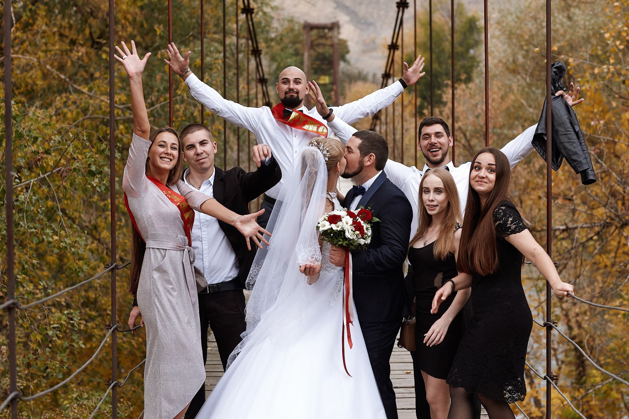 Свадебная регистрация прогулка в соснах. Фото видео съёмка в Белой Калитве дуэт Герман и Инна