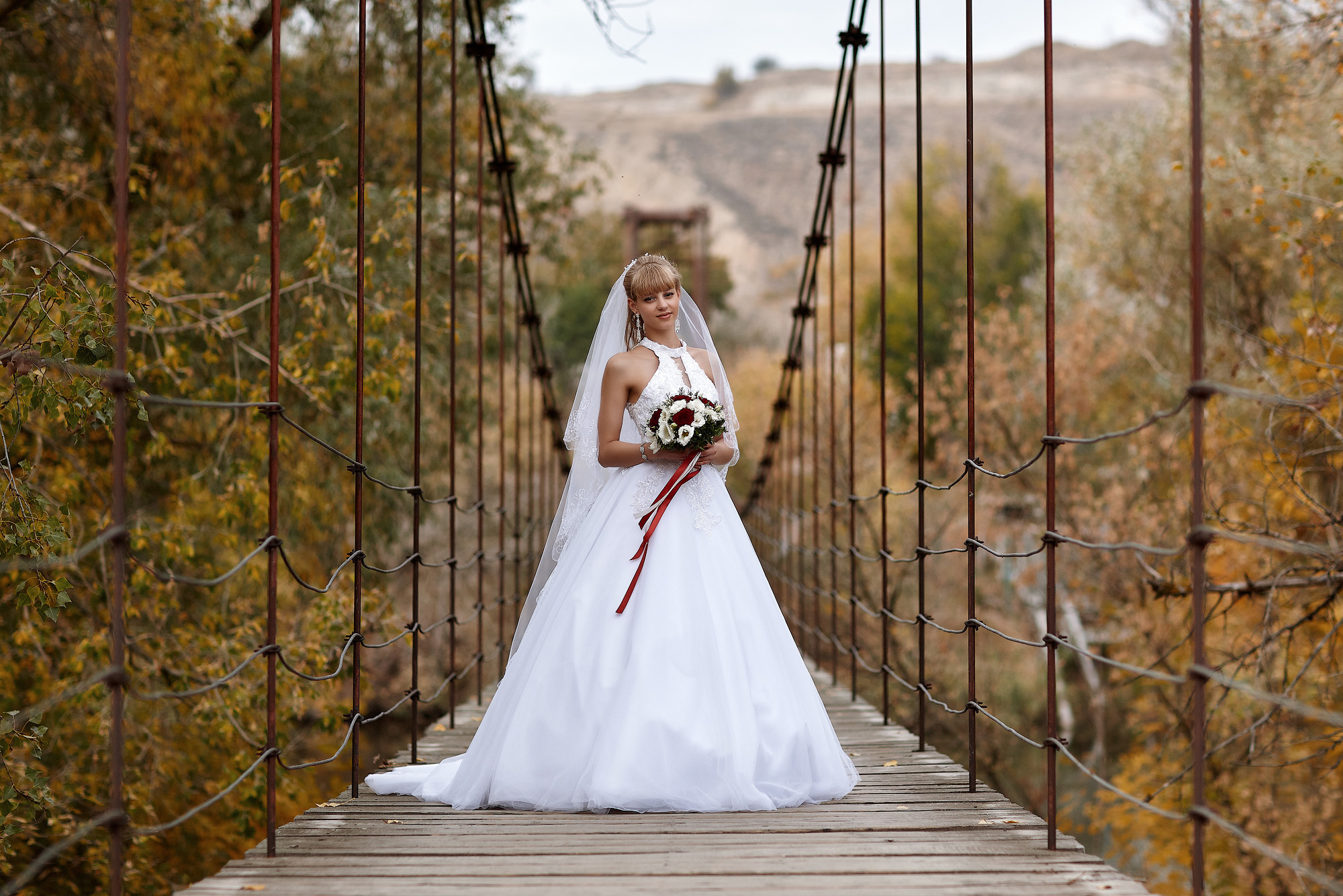 Свадебная регистрация прогулка в соснах. Фото видео съёмка в Белой Калитве дуэт Герман и Инна