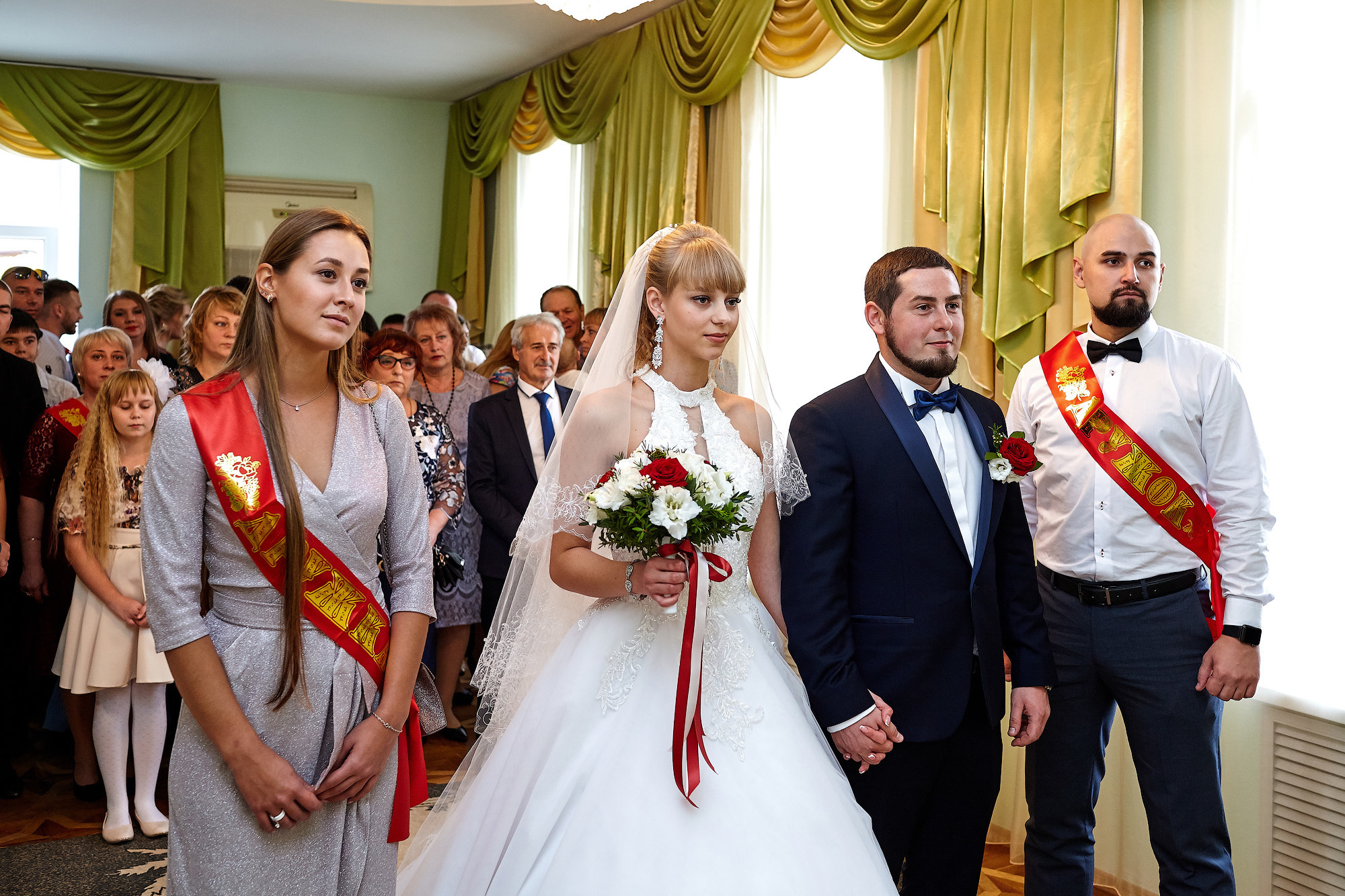 Свадебная регистрация прогулка в соснах. Фото видео съёмка в Белой Калитве дуэт Герман и Инна