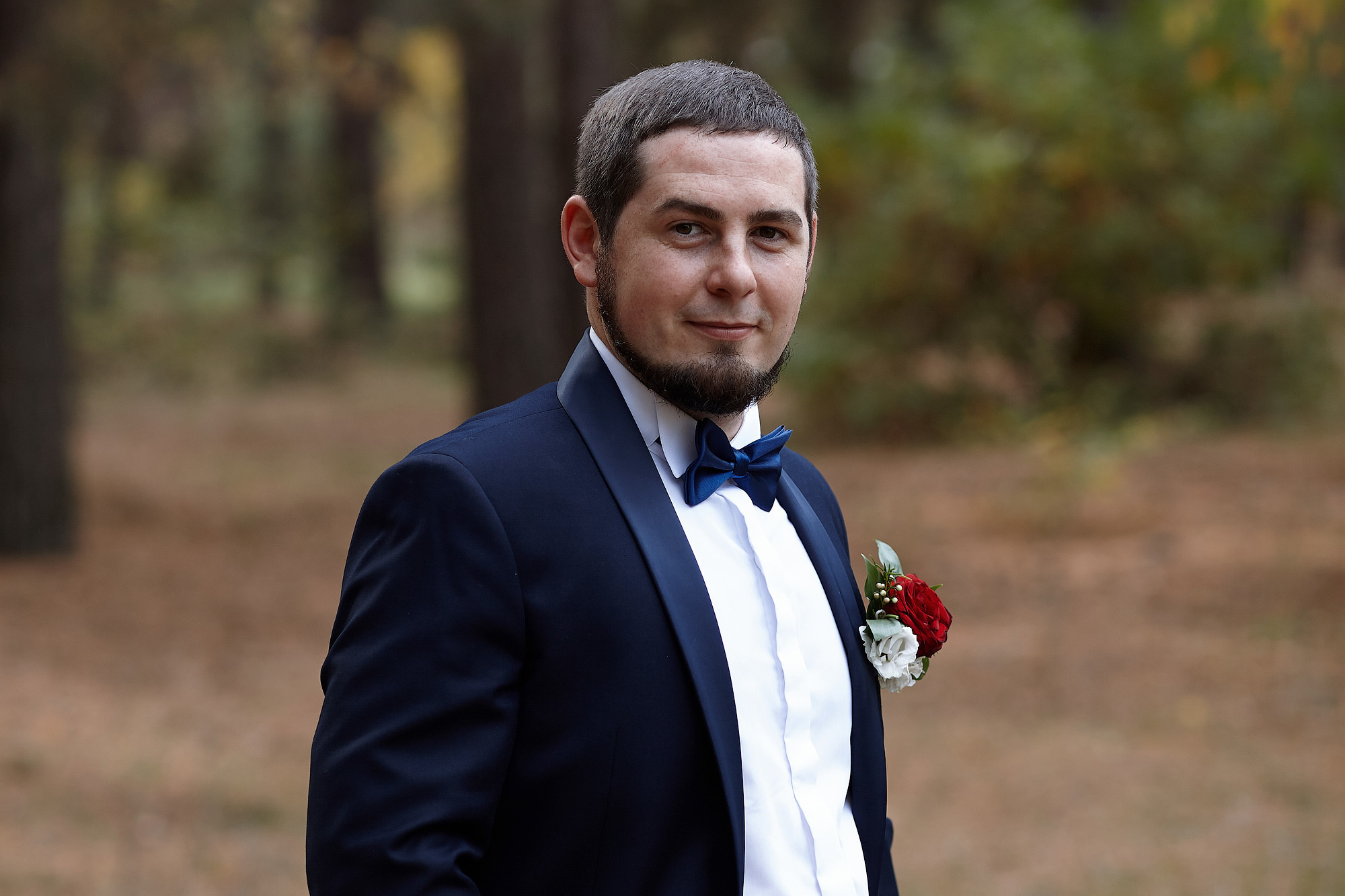 Свадебная регистрация прогулка в соснах. Фото видео съёмка в Белой Калитве дуэт Герман и Инна