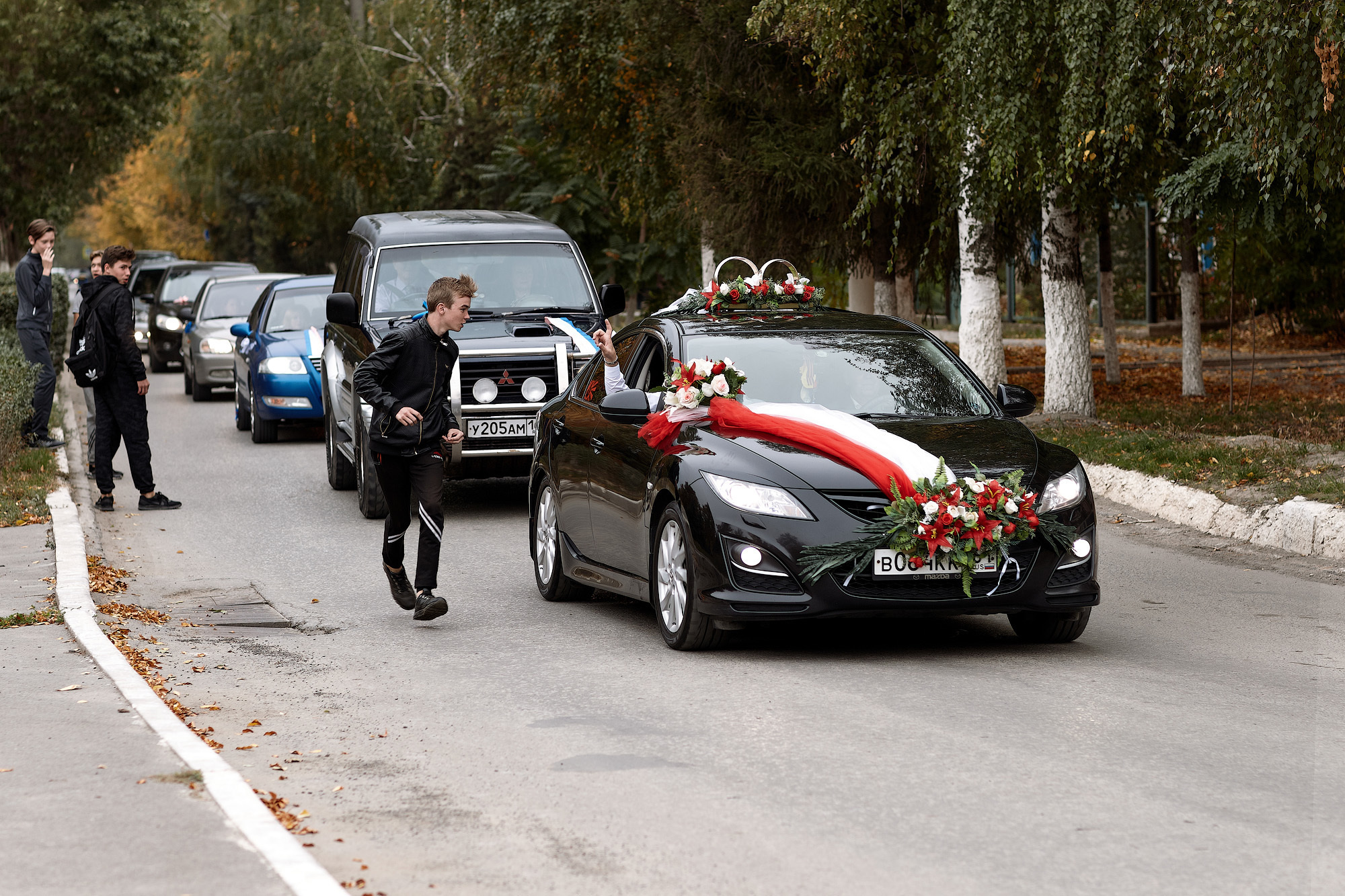 Свадебная регистрация прогулка в соснах. Фото видео съёмка в Белой Калитве дуэт Герман и Инна