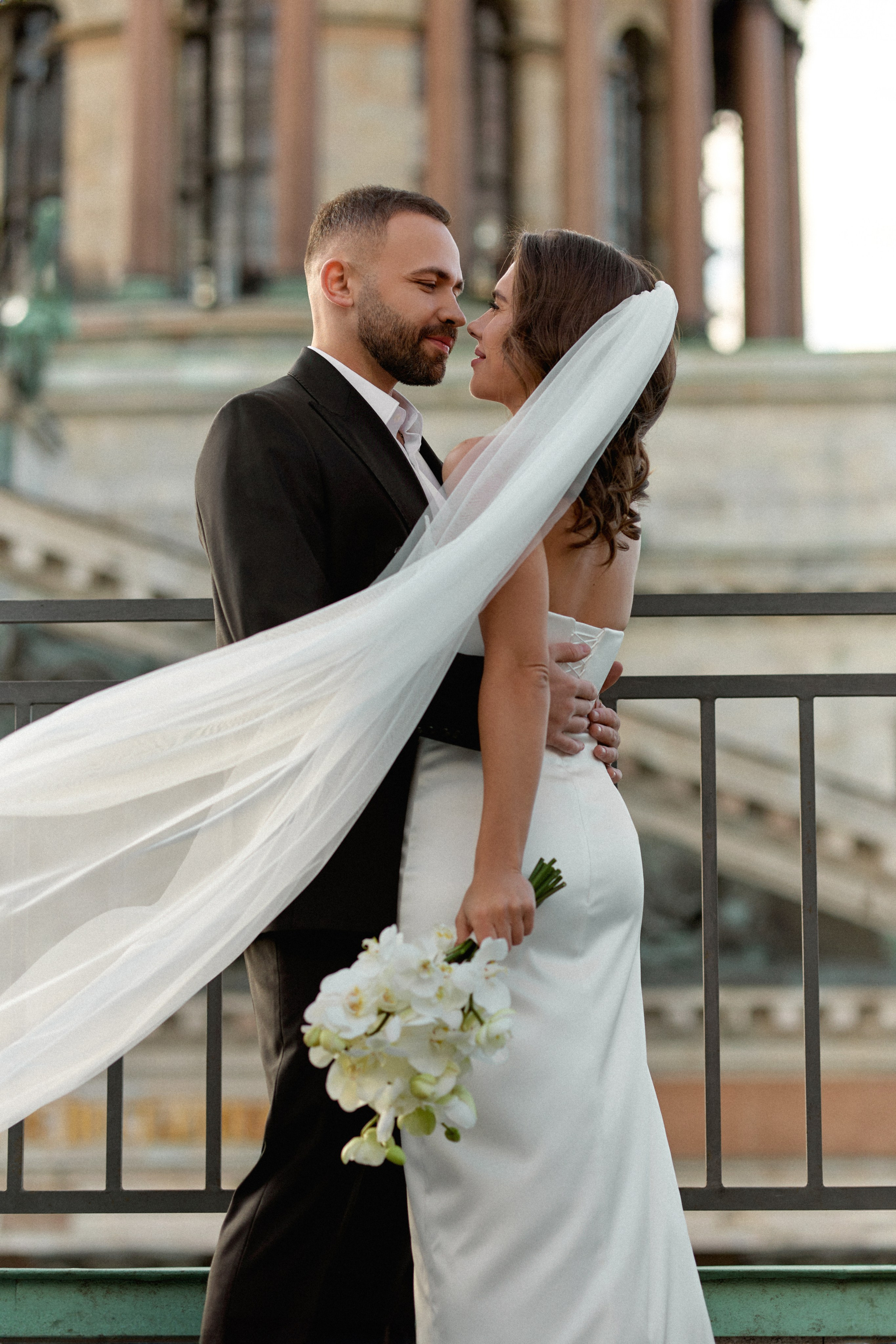 Свадебная фотосессия в отеле с видом на Исаакиевский собор. Сестры Карабаза. Фотографы и ретушеры в Москве и Санкт-Петербурге