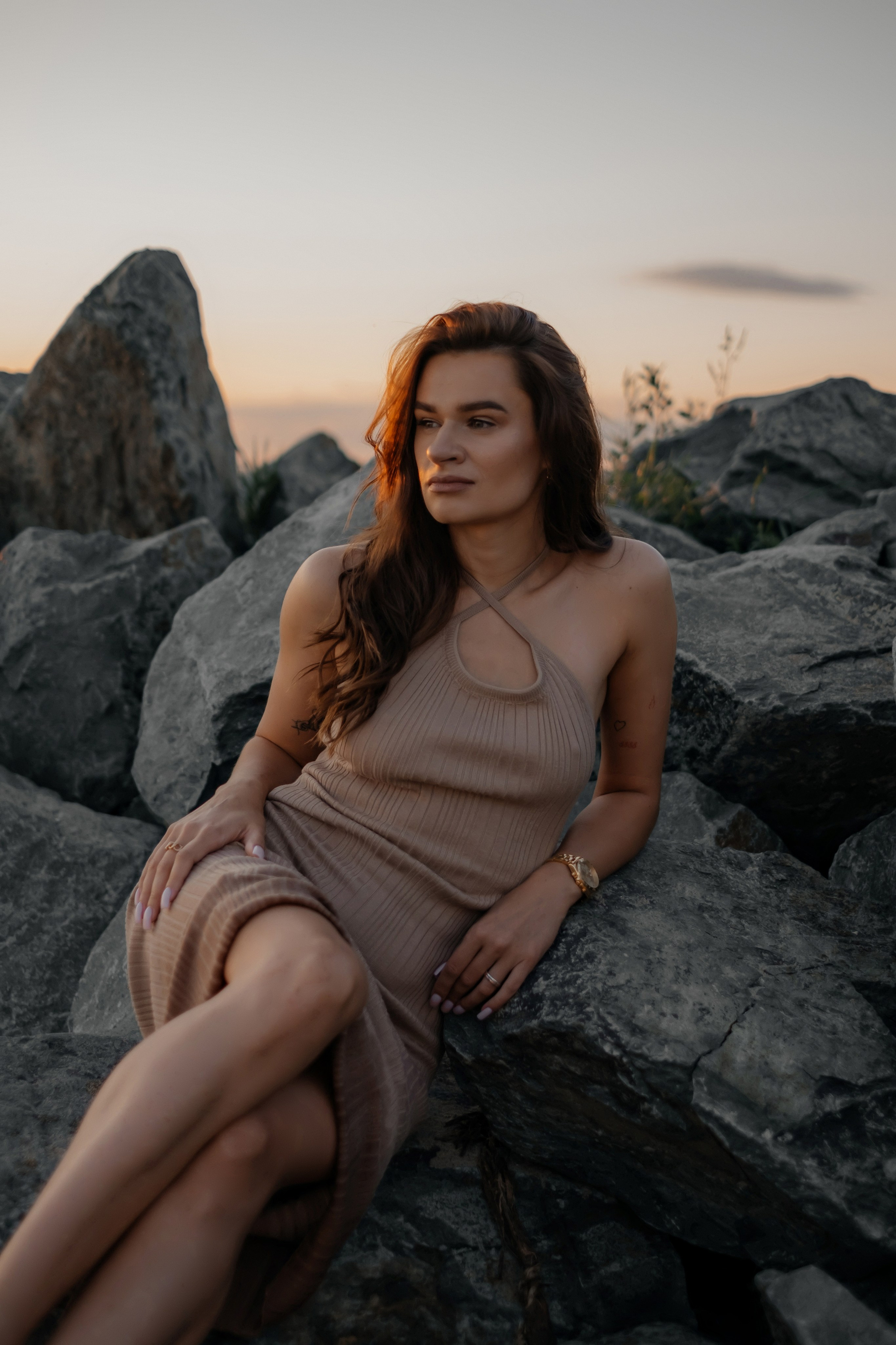 Катя с дочками на берегу. Фотограф в Новосибирске Диана Ильиных