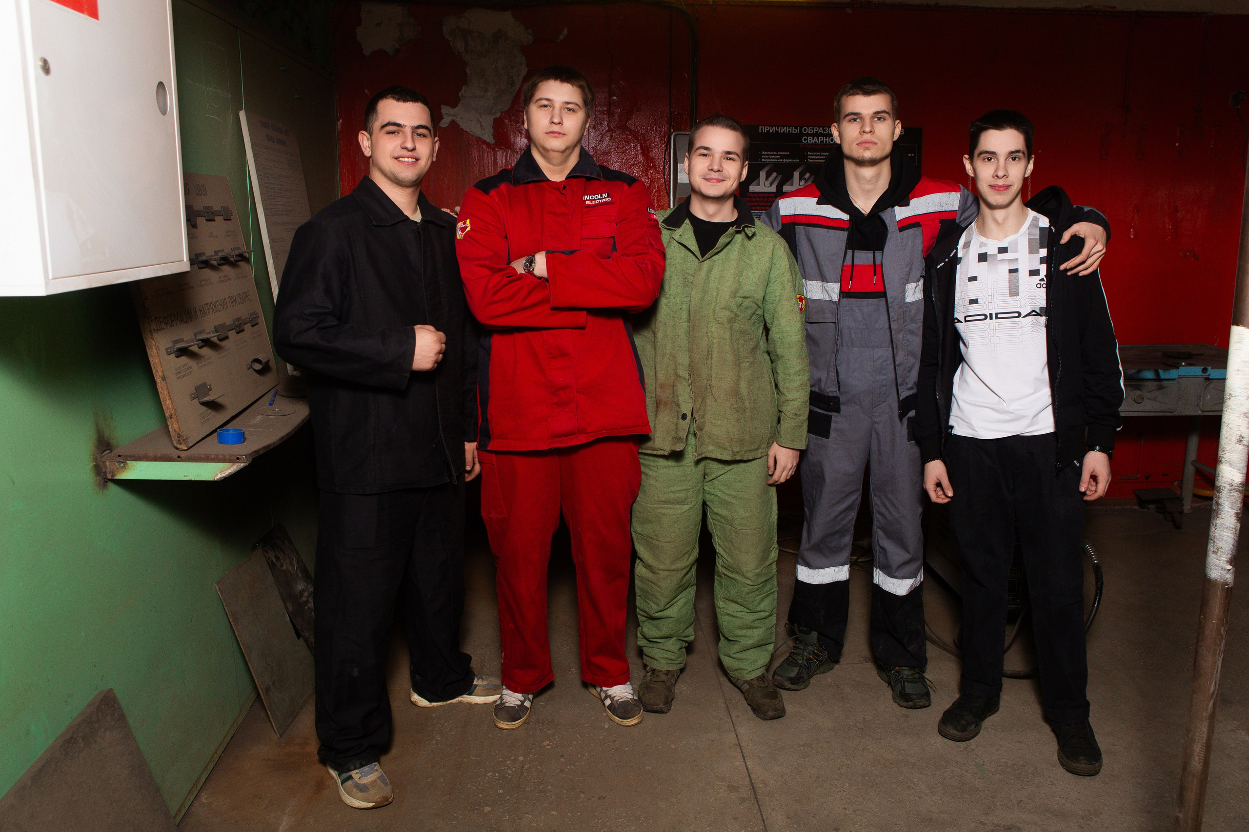 Фотосессия в Цеху для Выпускников Сварочного Производства | Твой Альбом Мценск. ТВОЙ АЛЬБОМ / ТВОИ ПРАВИЛА