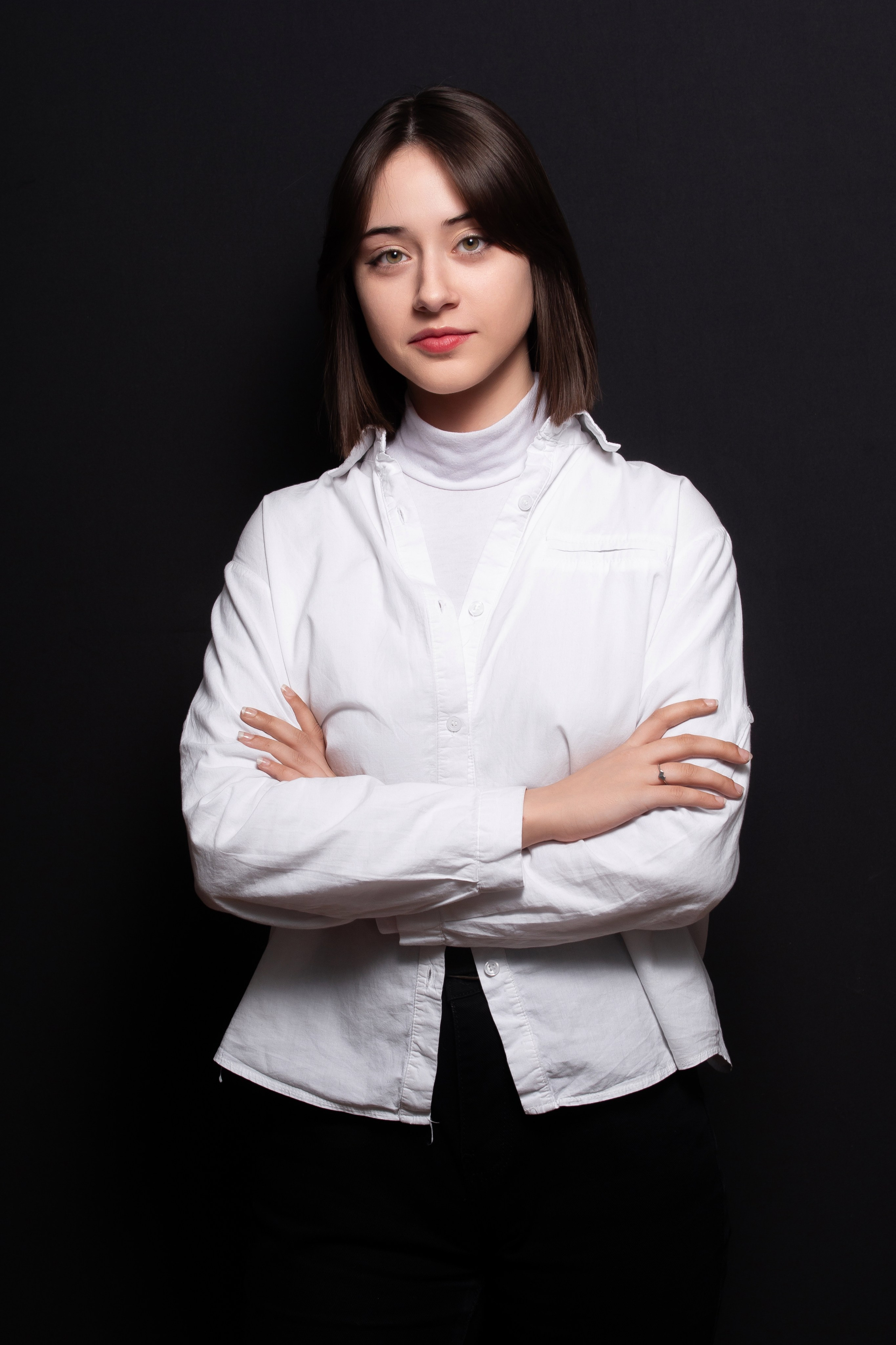 Портретная фотосессия для учеников 9 класса на чёрном фоне | Школьный фотограф Николай Богатырёв | Твой альбом / Твои правила. ТВОЙ АЛЬБОМ / ТВОИ ПРАВИЛА