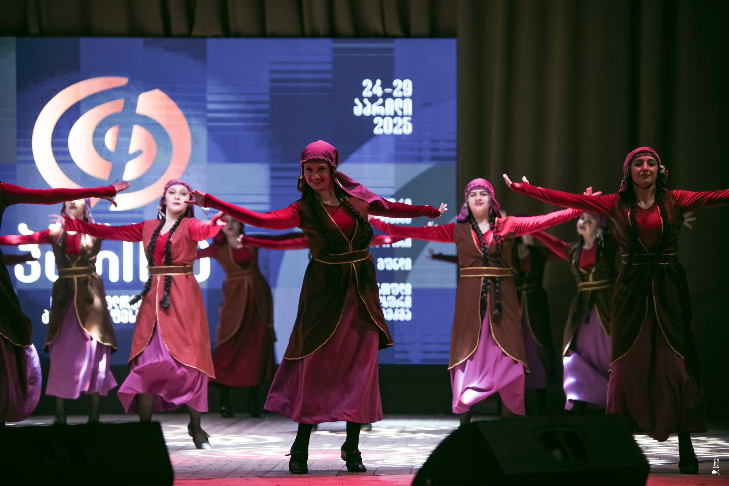 Танцы в Хоби. Портретный фотограф Денис Милютин