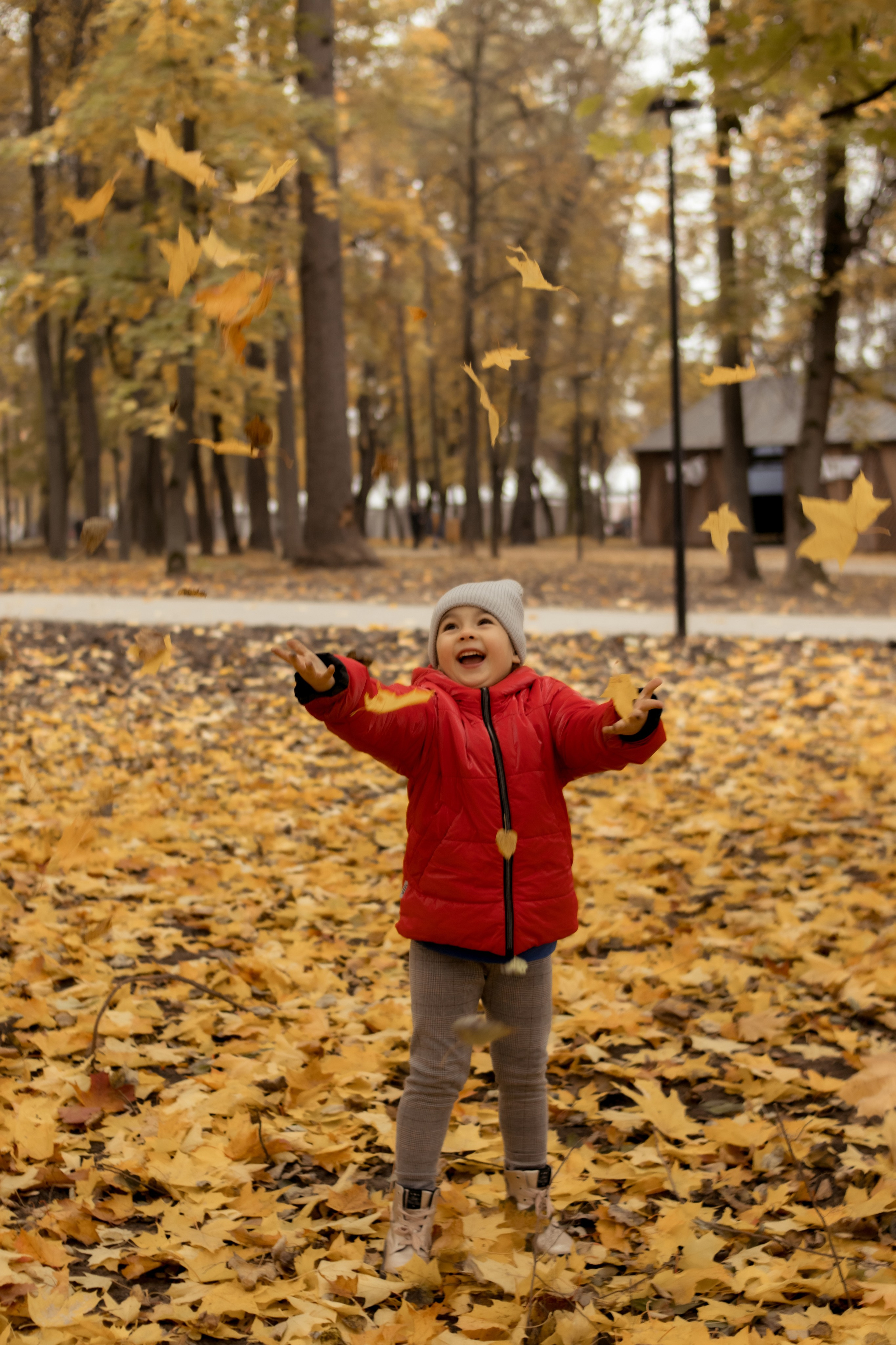 Вероника и Полина в парке им. О. Степанова октябрь 2021. Фотограф в Серпухове Наталья Руденко