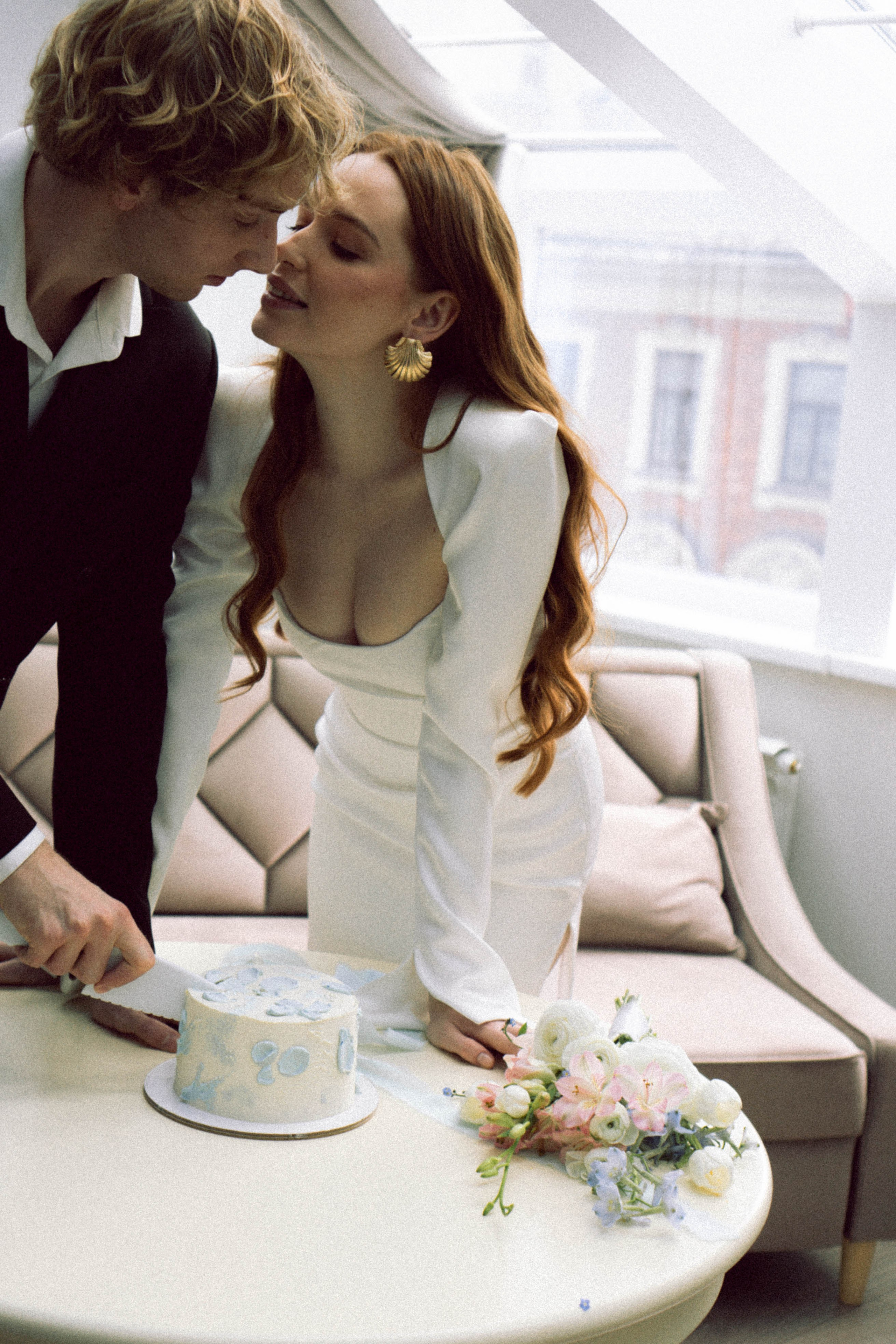 СВАДЕБНАЯ СЬЕМКА В ОТЕЛЕ. СБОРЫ ЖЕНИХА И НЕВЕСТЫ И ТАКЖЕ ТОР И ПОДГОТОВКА К ПРОГУЛКЕ. Профессиональный фотограф, Санкт-Петербург — Виктория Богомолова