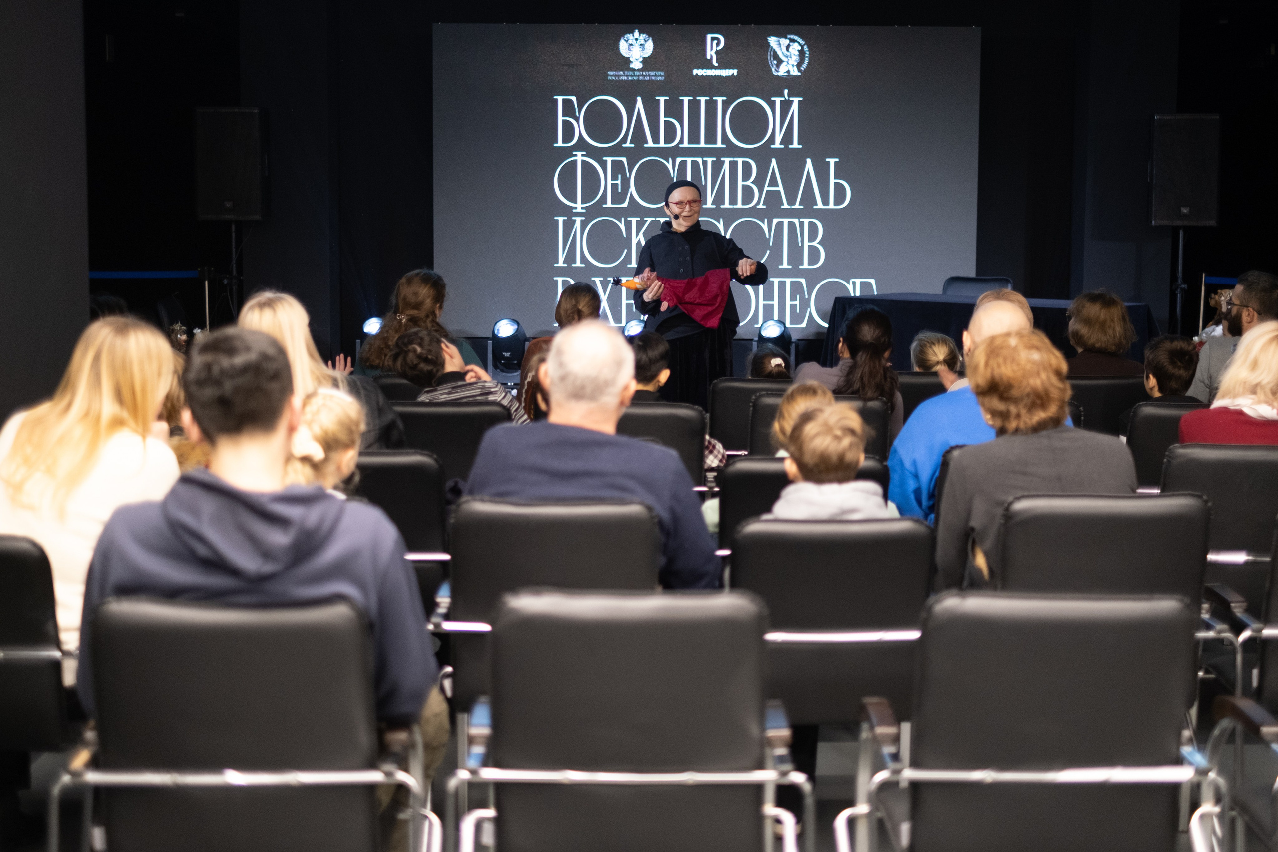 Новогодний репортаж из парка «Новый Херсонес» | Фотограф Илья Желдак. Профессиональная фотосъемка в Крыму. Натуральные эмоции и живые кадры. Забронируйте дату прямо сейчас!