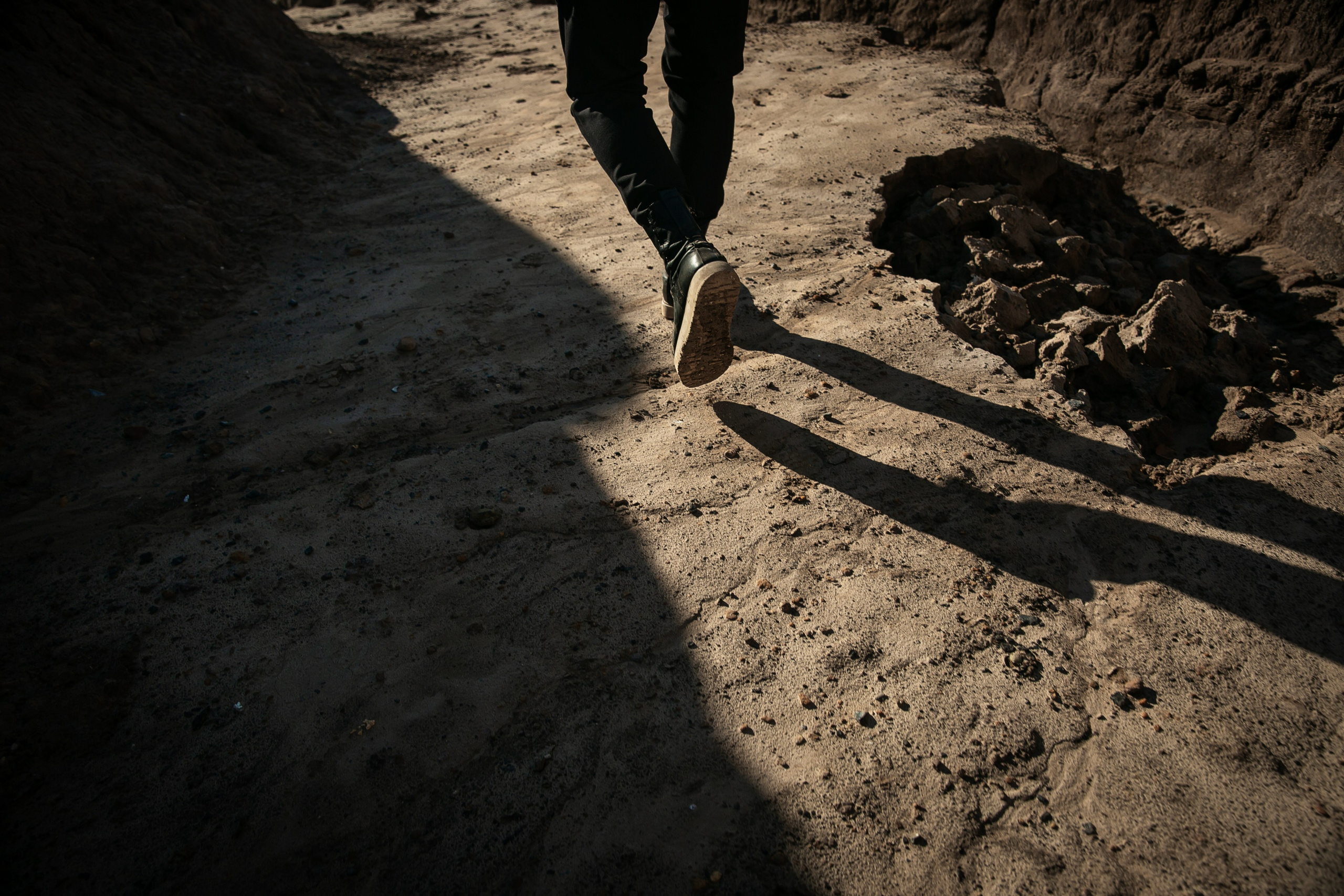 Editorial for multi-brand boutique «ЧОрная икра». АННА ВЕРСО / ANNA VERSO | Визуальный художник / Visual artist