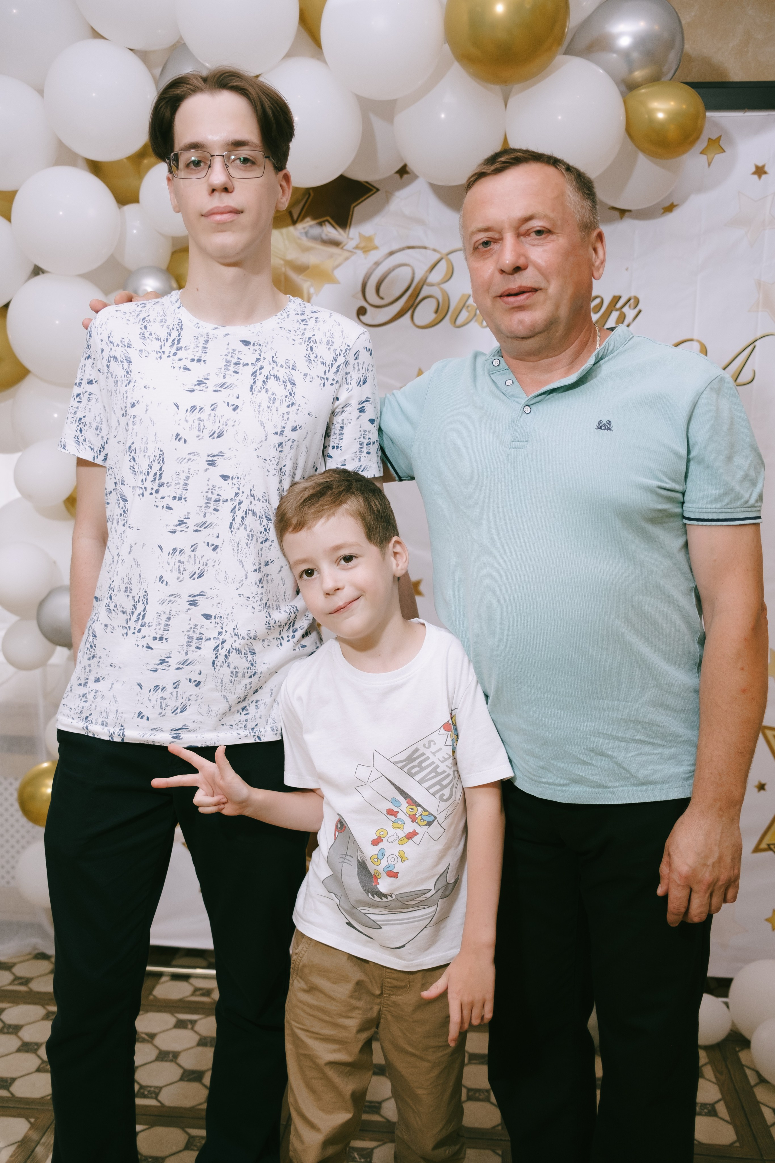 Выпускной школа 33. Свадебный и репортажной фотограф Денис Ожигин в Краснодаре и Краснодарском крае