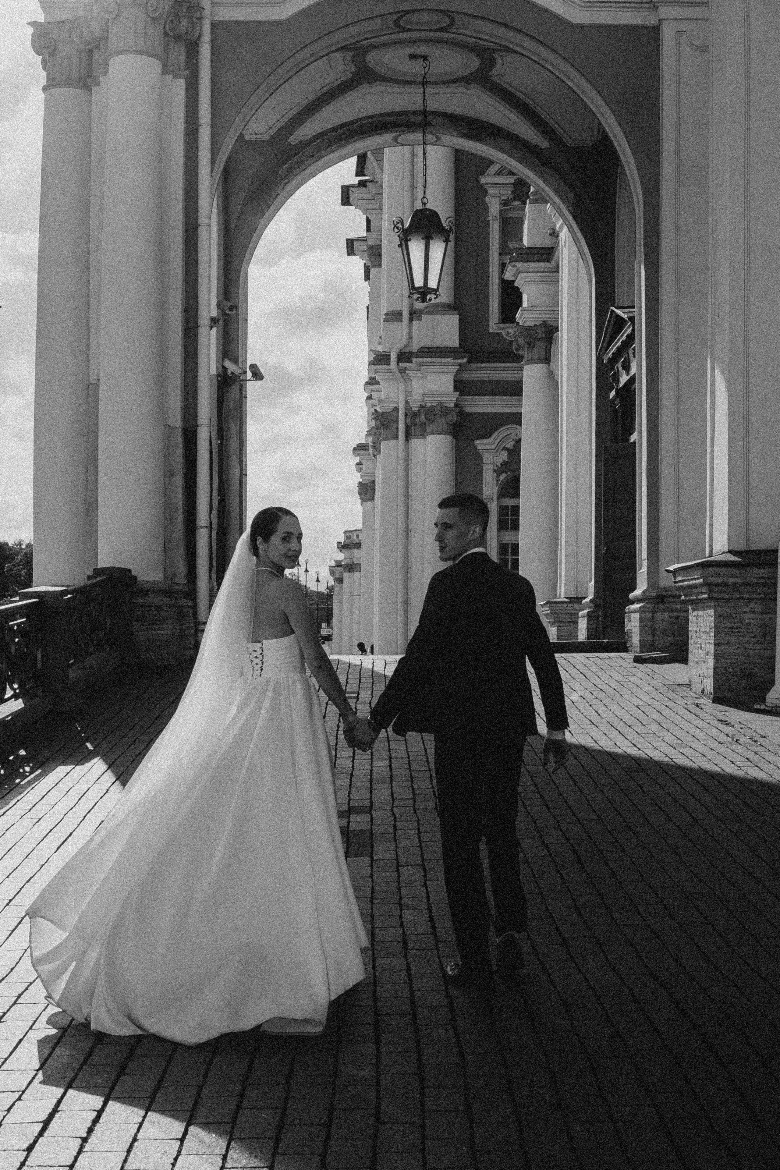 СВАДЕБНАЯ ПРОГУЛКА В САНТК-ПЕТЕРБУРГЕ (ИСАКИЕВСКИЙ СОБОР, ЗИМНЯЯ КАНАВКА, ЭРМИТАЖ И БОЛЬШАЯ МОРСКАЯ УЛИЦА). Профессиональный фотограф, Санкт-Петербург — Виктория Богомолова