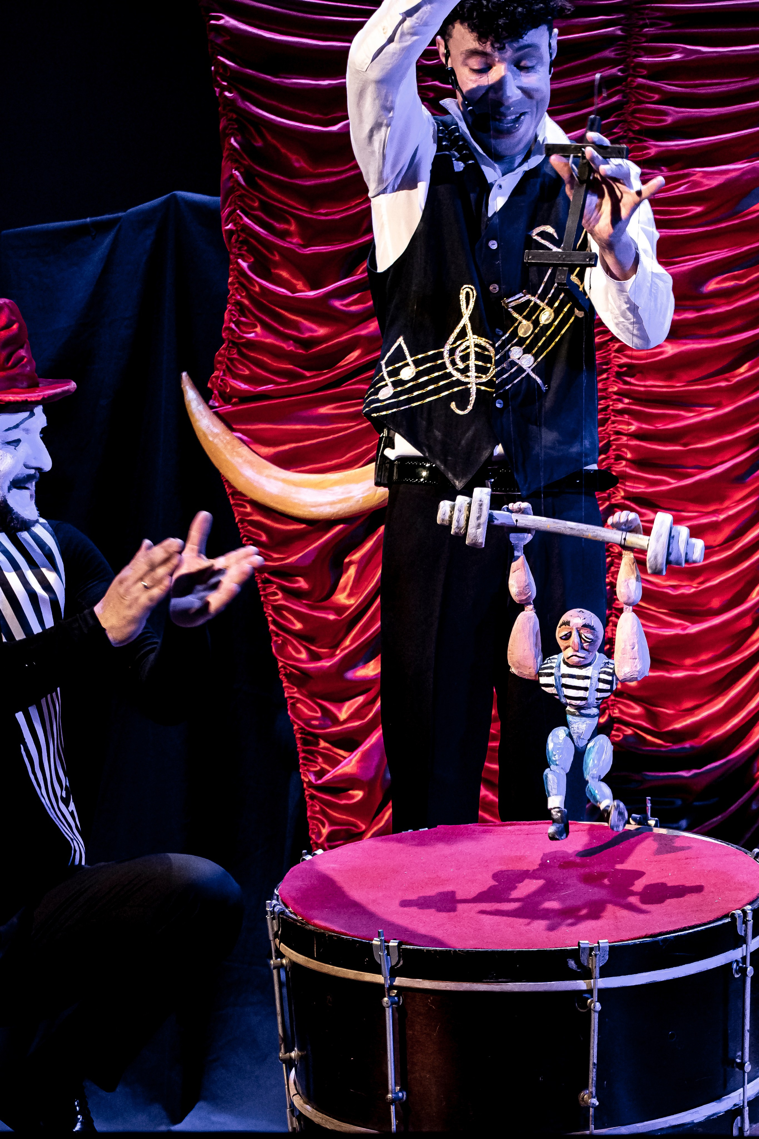 Цирк из Саквояжа спектакль театра САКВОЯЖ. Фотограф в Сочи Юрий Шептаев