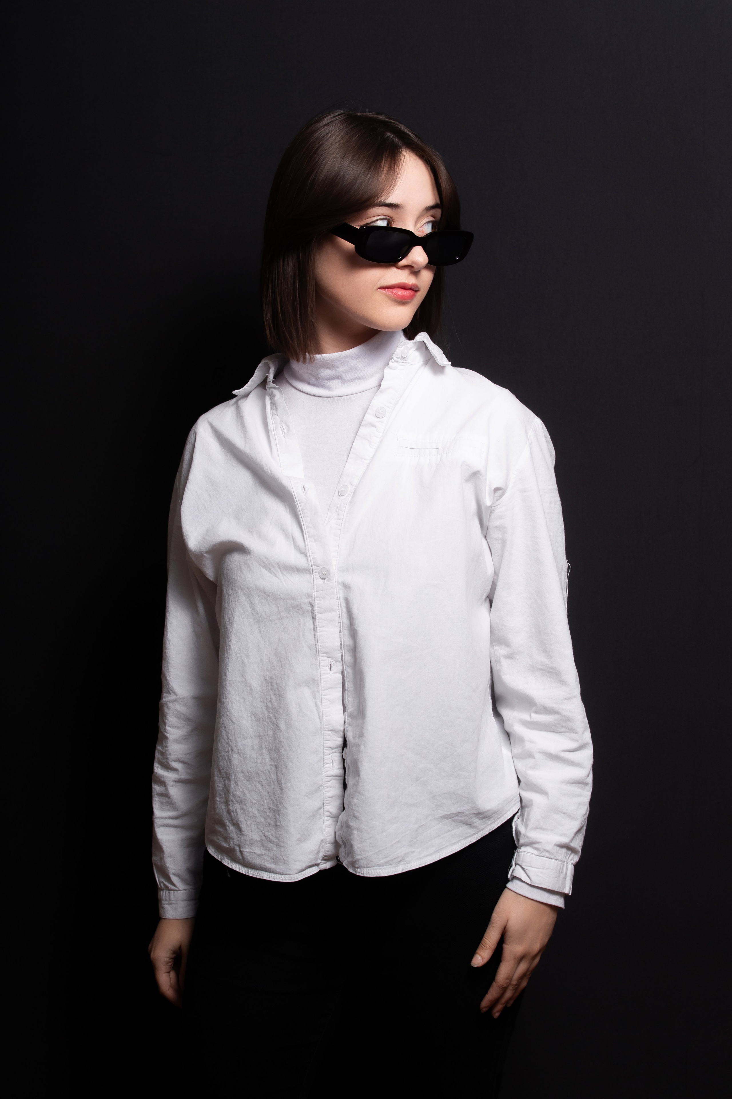 Портретная фотосессия для учеников 9 класса на чёрном фоне | Школьный фотограф Николай Богатырёв | Твой альбом / Твои правила. ТВОЙ АЛЬБОМ / ТВОИ ПРАВИЛА