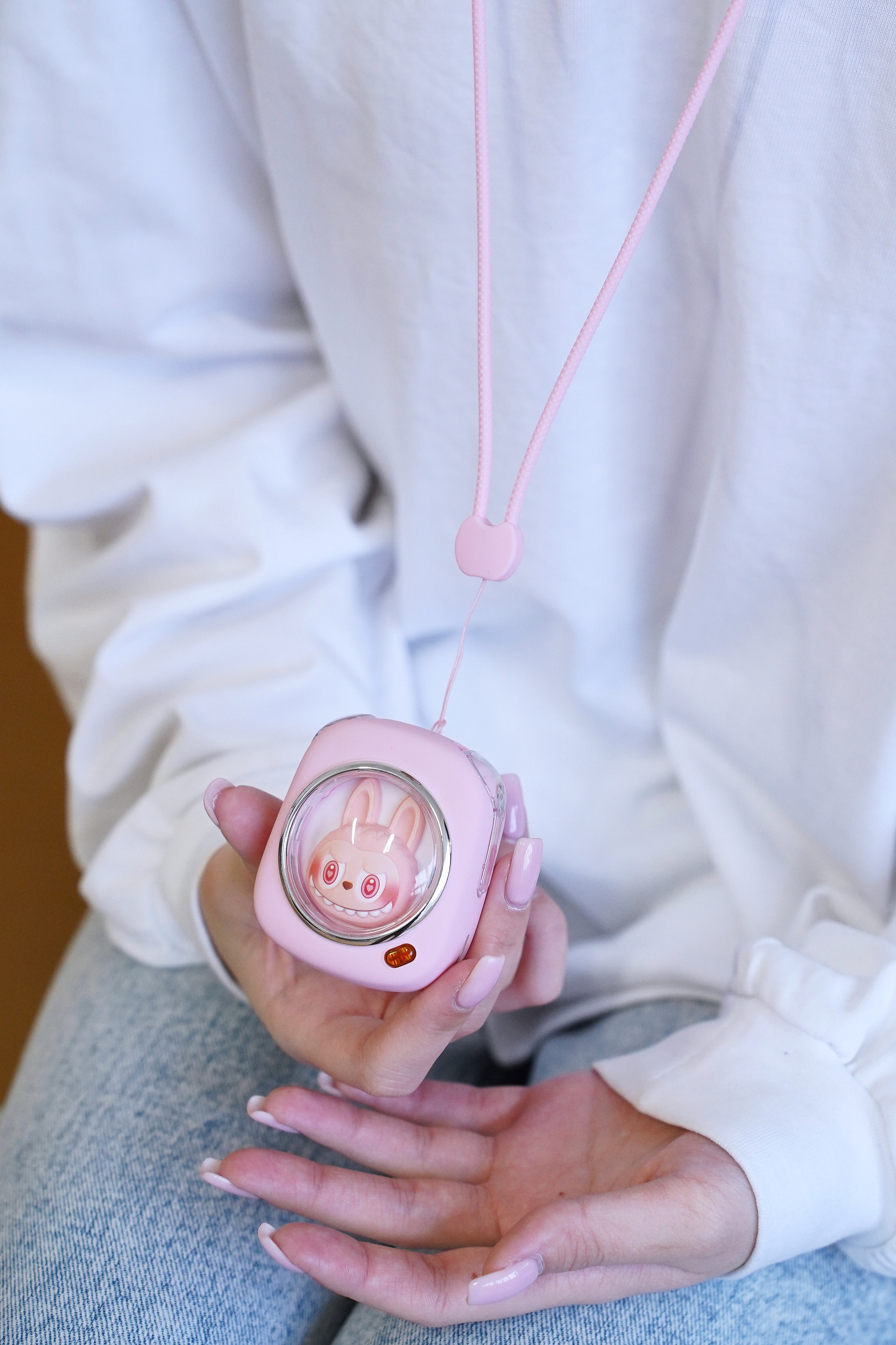 Наушники в интерьере. Фотограф