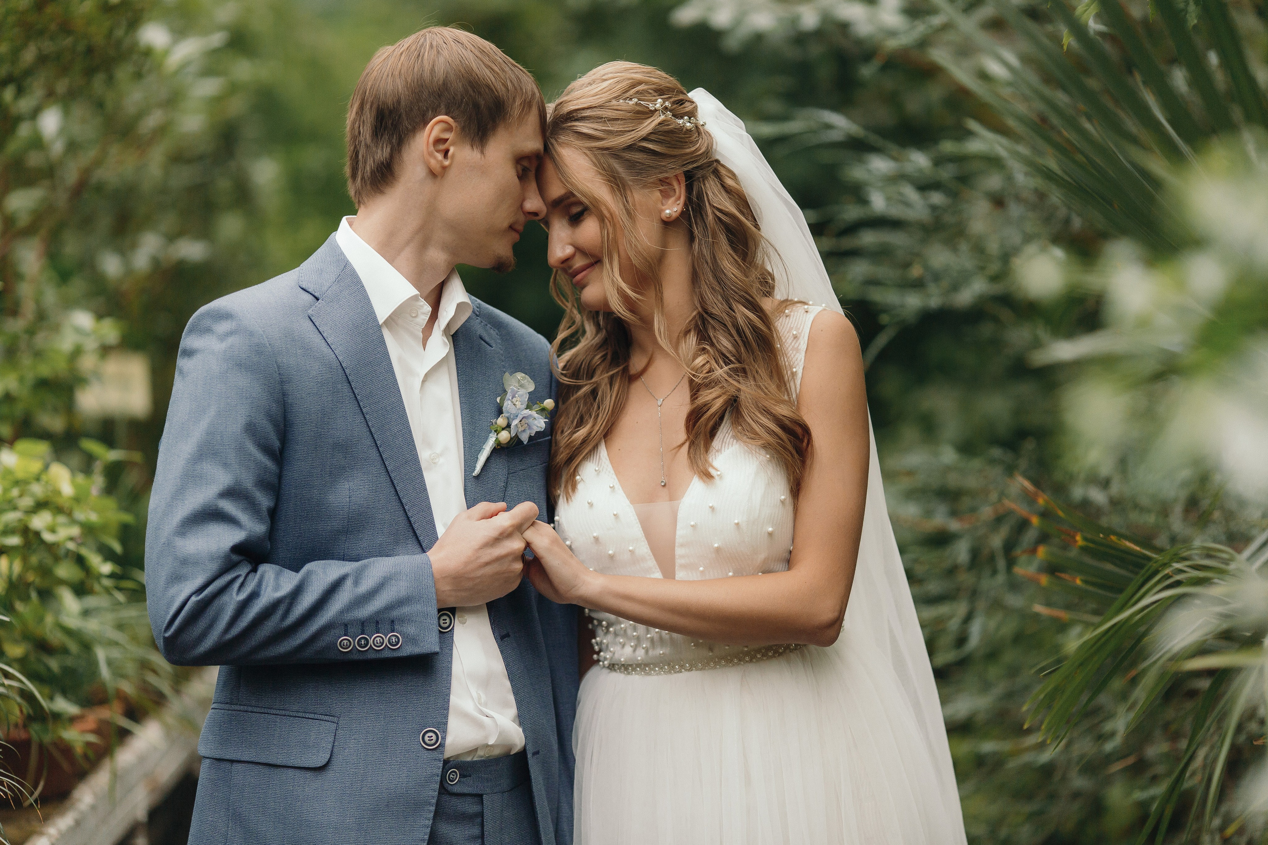 Свадебная фотосъёмка в красивой теплице на ВДНХ. Свадебный фотограф Александр Абрамов Москва / Зеленоград