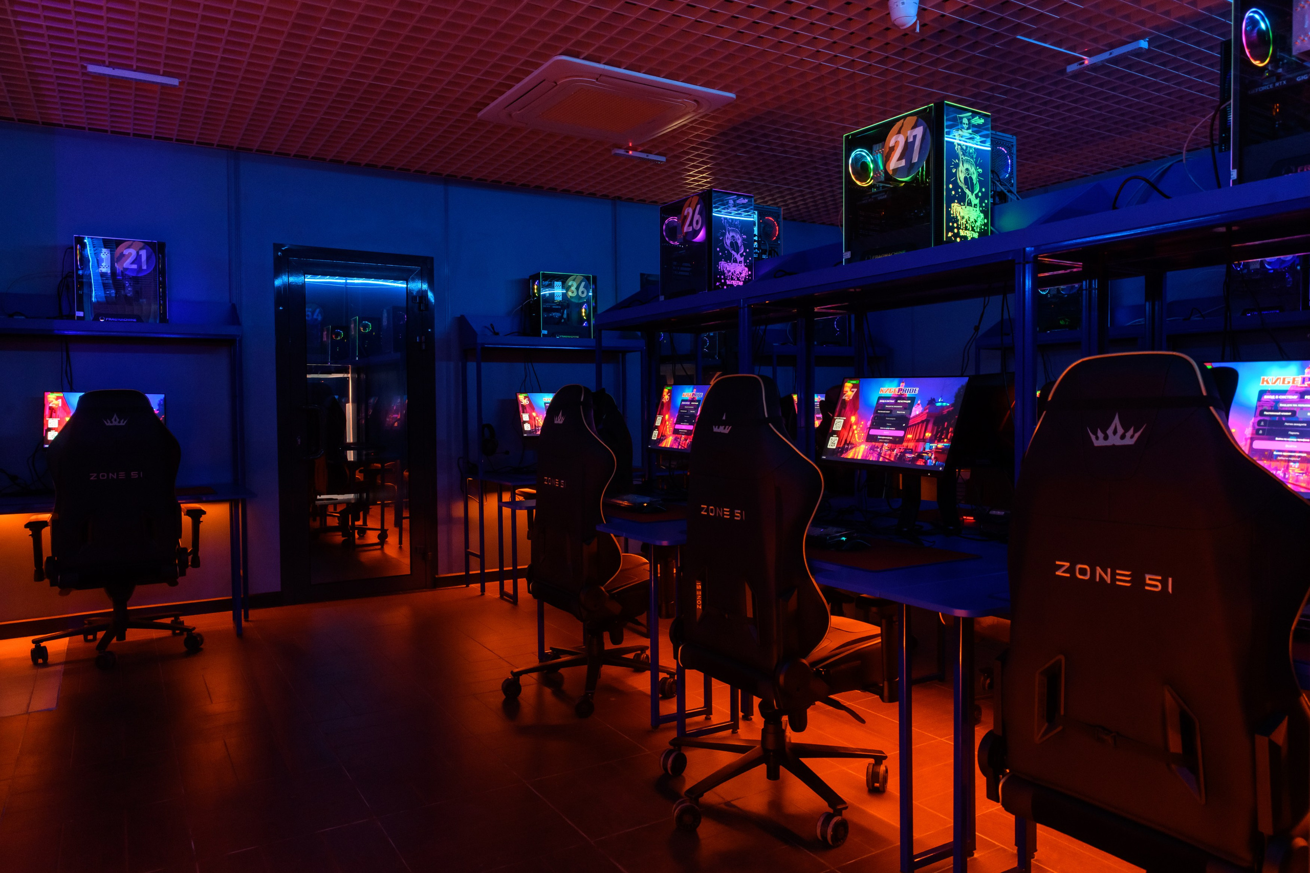 Интерьерная. Кибер Прайд. Женский фотограф в Санкт-Петербурге Степлевич Дарья