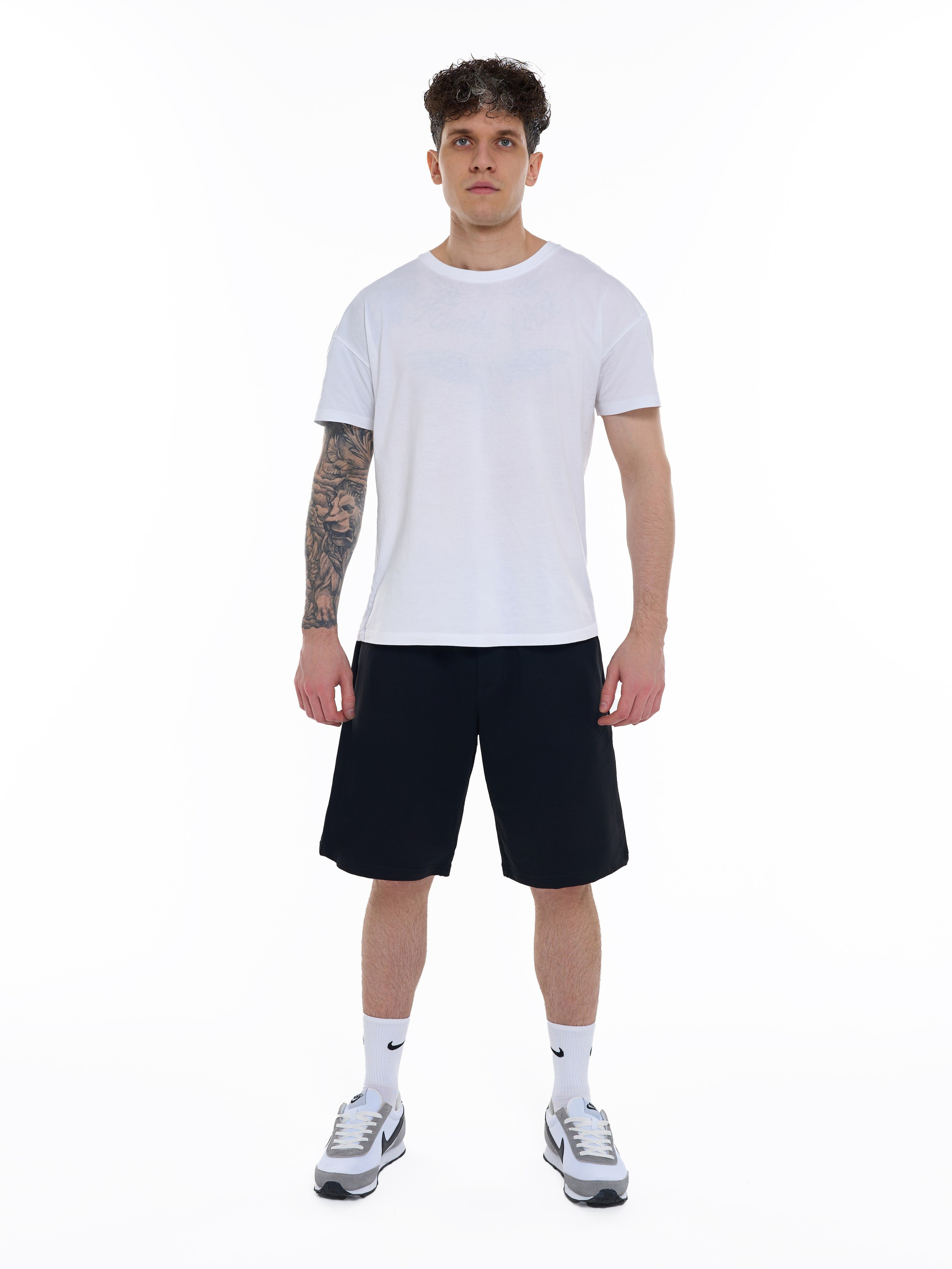 Фотомодель для маркетплейсов Герман. Фотосъёмка для марктеплейсов Studio 11.11