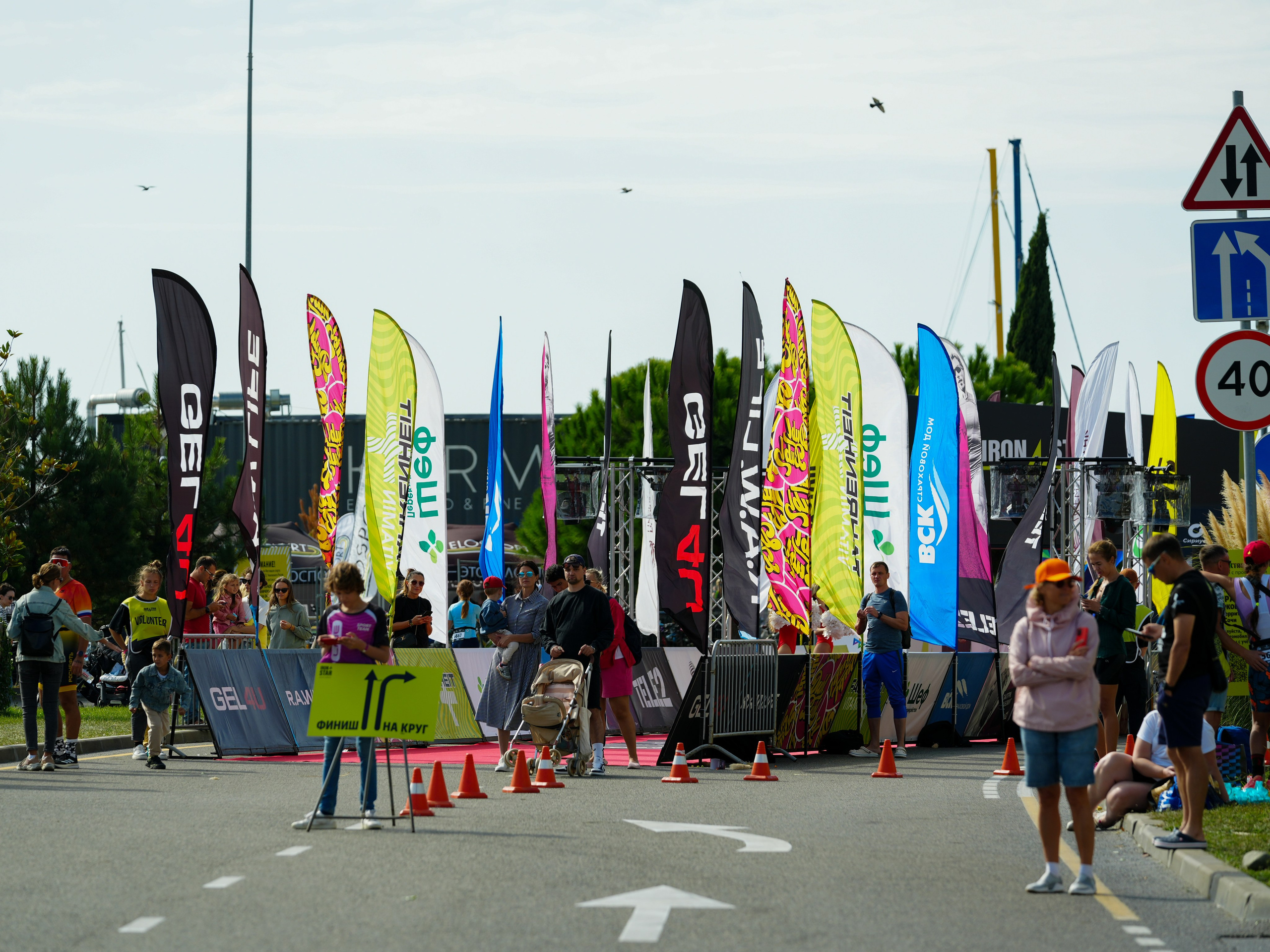 Фотоотчет партнерской интеграции для компании TELE2 на фестивале Ironstar. Репортажный фотограф в Красной Поляне и Сочи Павлюченко Екатерина