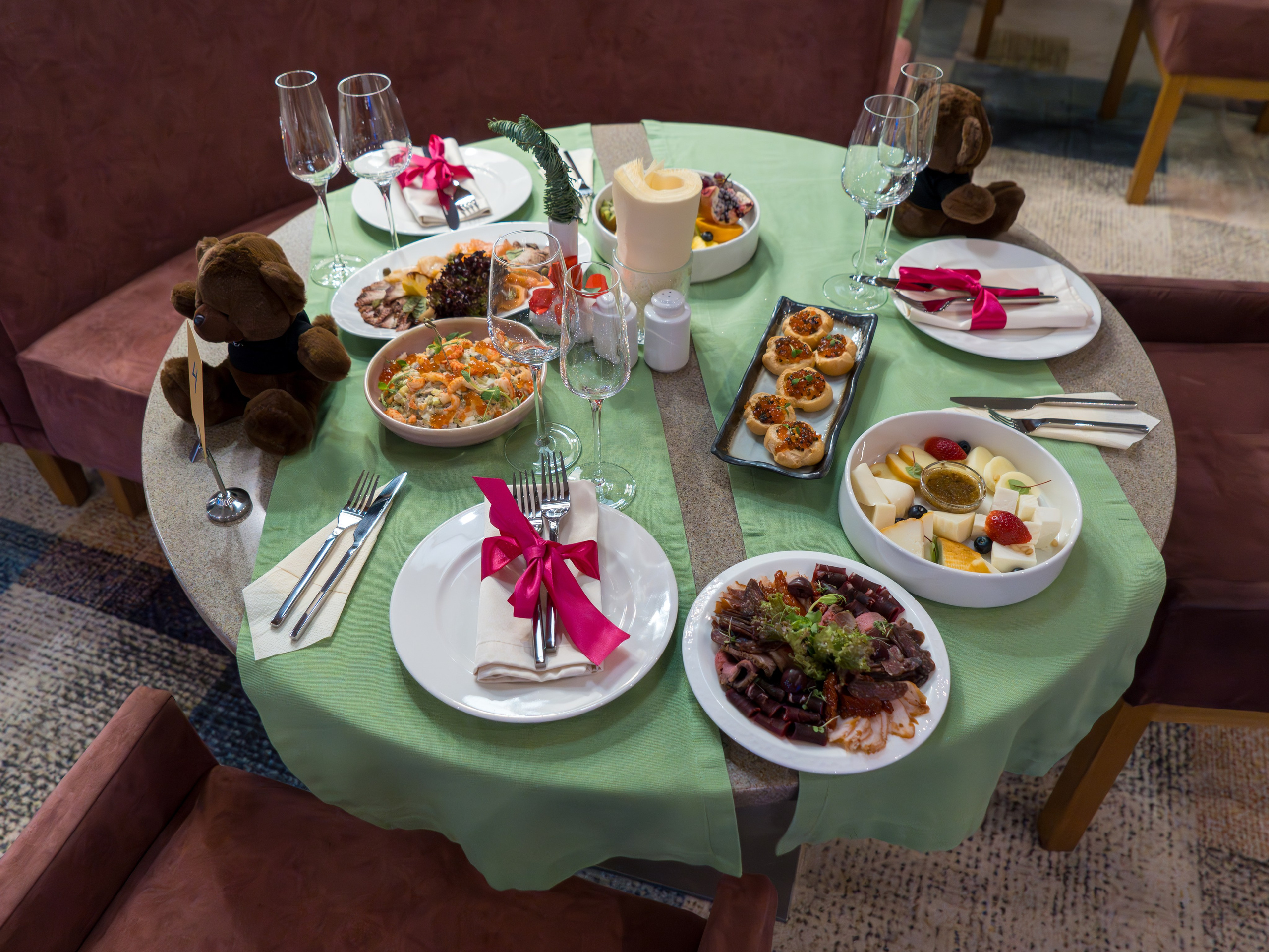 Новый год 2024 в ресторане Эрбелия. Репортажный фотограф в Красной Поляне и Сочи Павлюченко Екатерина