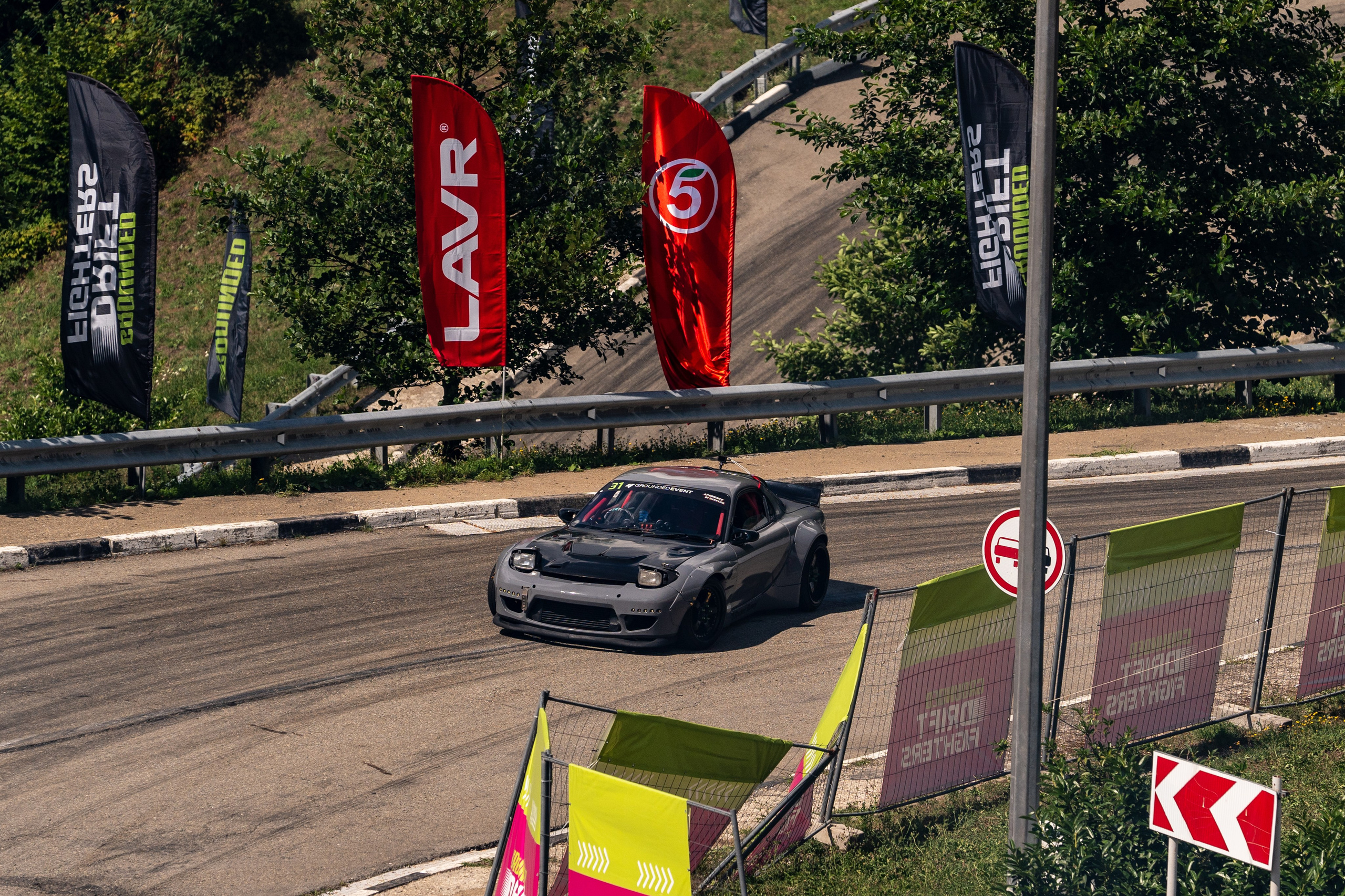 Фотоотчет партнеской интеграции для сети «Пятерочка» на фестивале «Grounded». Репортажный фотограф в Красной Поляне и Сочи Павлюченко Екатерина