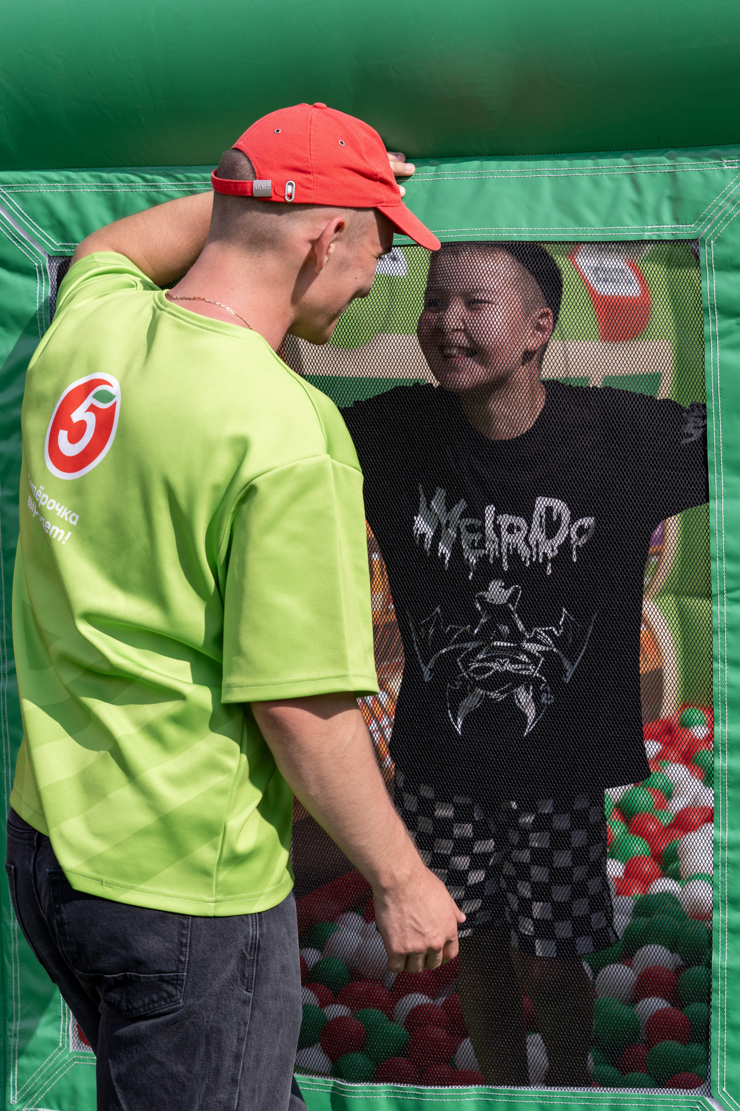 Фотоотчет партнеской интеграции для сети «Пятерочка» на фестивале «Grounded». Репортажный фотограф в Красной Поляне и Сочи Павлюченко Екатерина