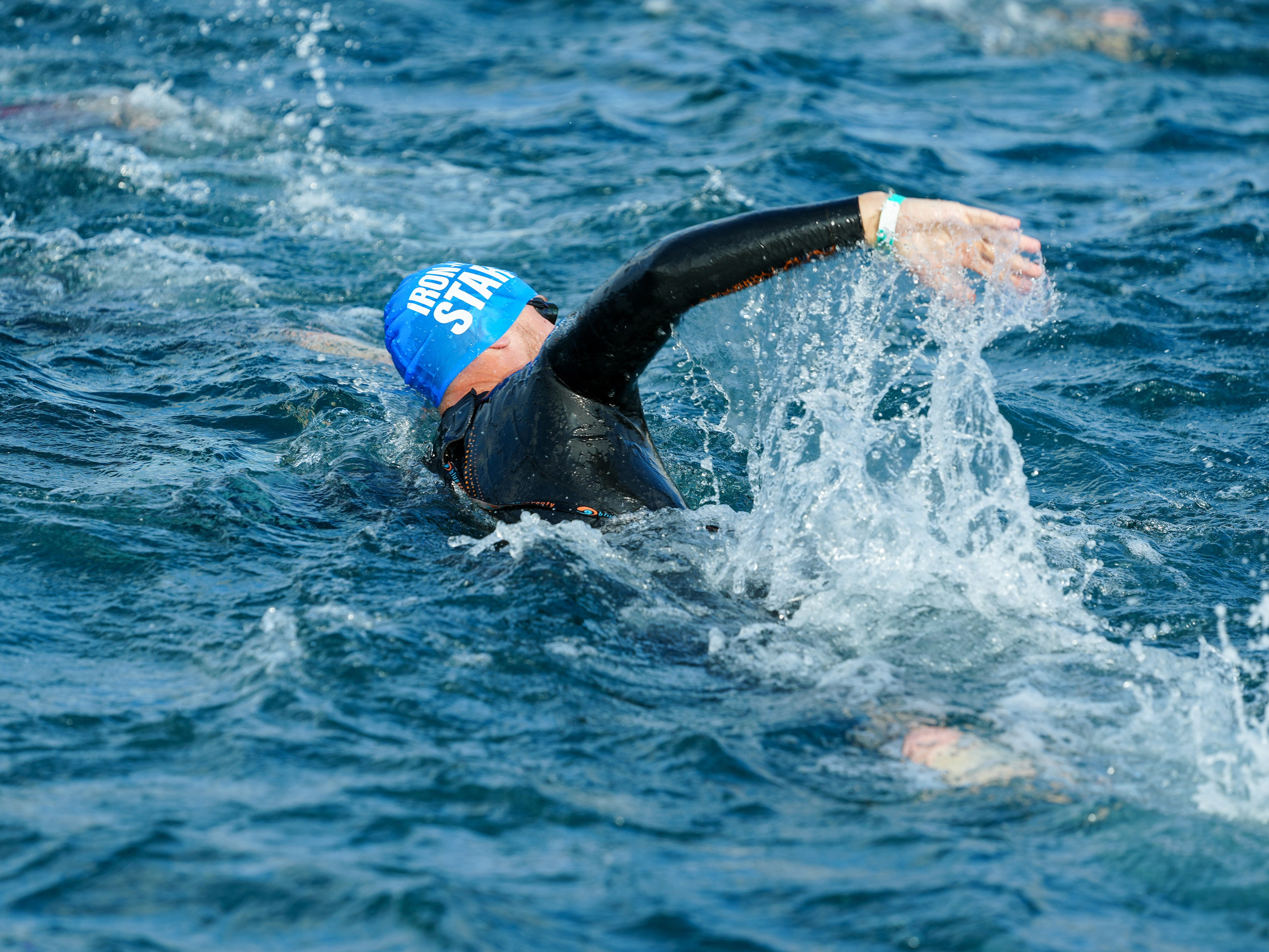 Фотоотчет партнерской интеграции для компании TELE2 на фестивале Ironstar. Репортажный фотограф в Красной Поляне и Сочи Павлюченко Екатерина