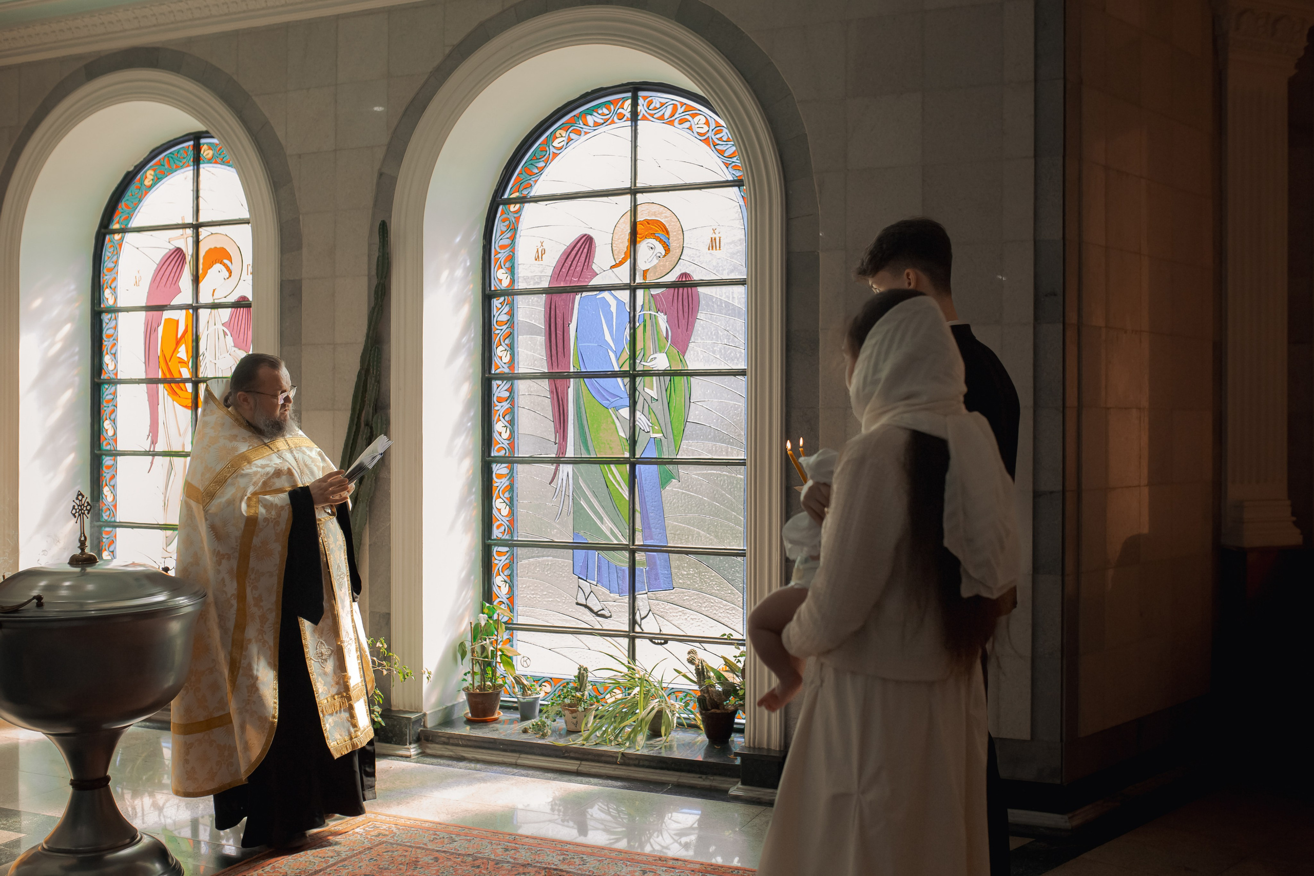 иеромонах Михаил (Столяров), который проводит огласительные беседы в Ташкенте, после совершения таинства Крещения