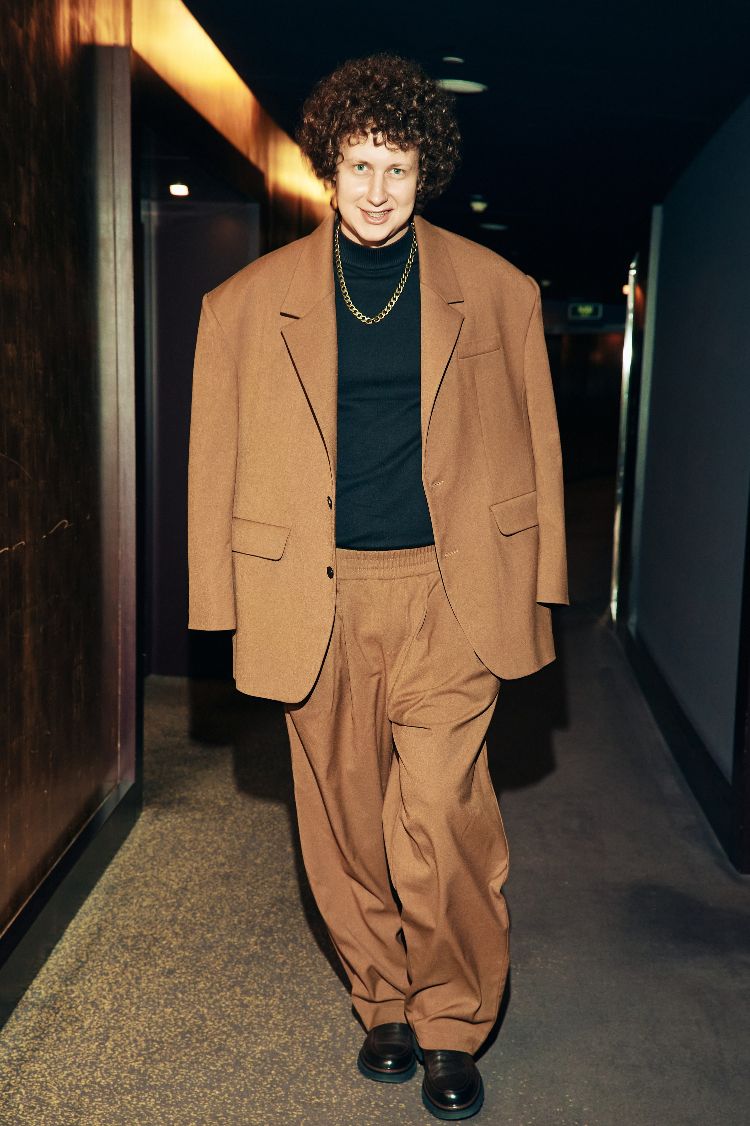 Фотосессия для ведущего Евгения Калашникова: создание стильного визуального контента для личного бренда. Дмитрий Мазуркевич: Профессиональный Репортажный Фотограф