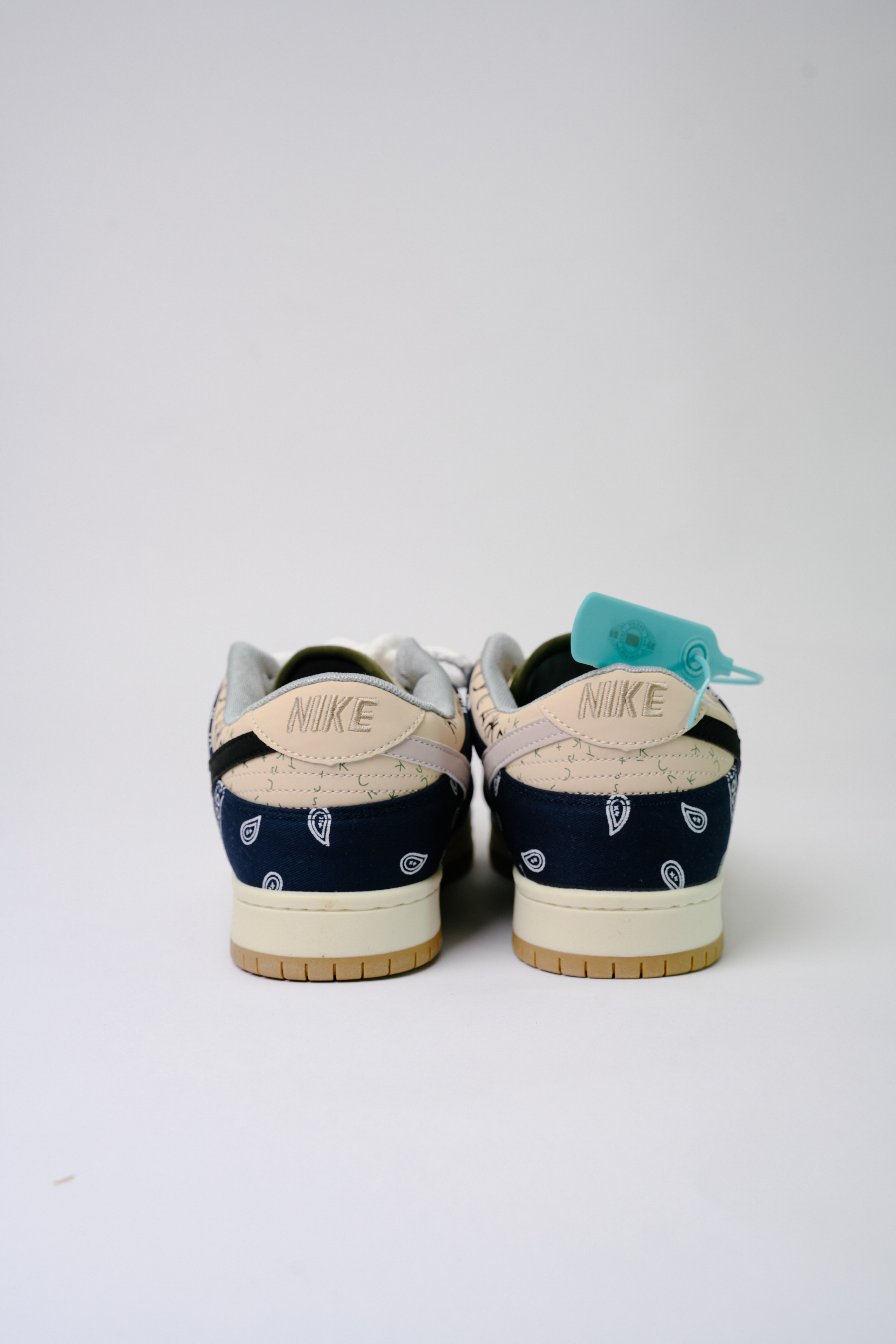 Кроссовки для wb. Фотограф в Красноярске