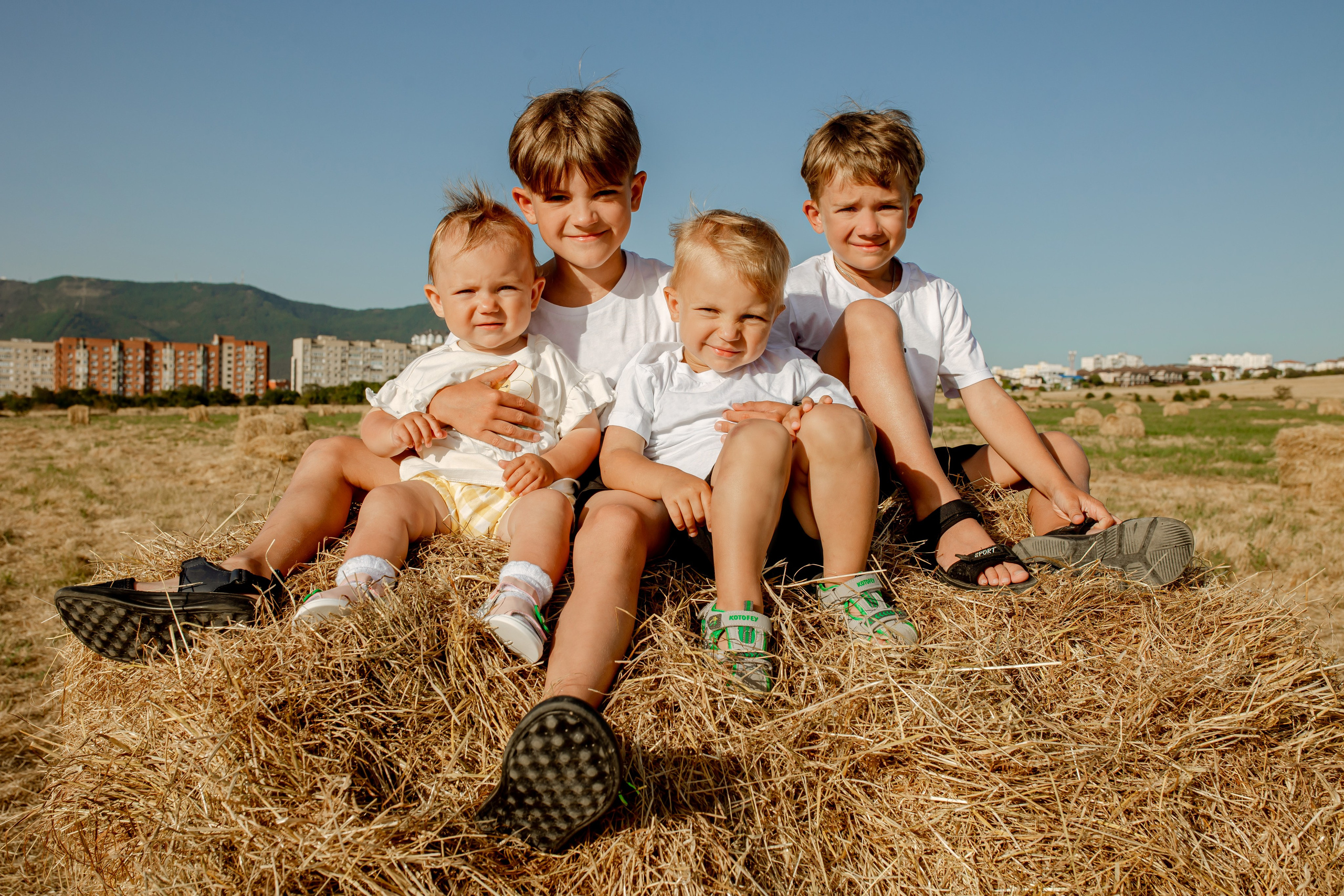 Анна, Денис, Сергей, Кирилл, Иван и Маша. Фотограф в Геленджике, Архипо-Осиповке, Абрау-Дюрсо, Кринице Виктория