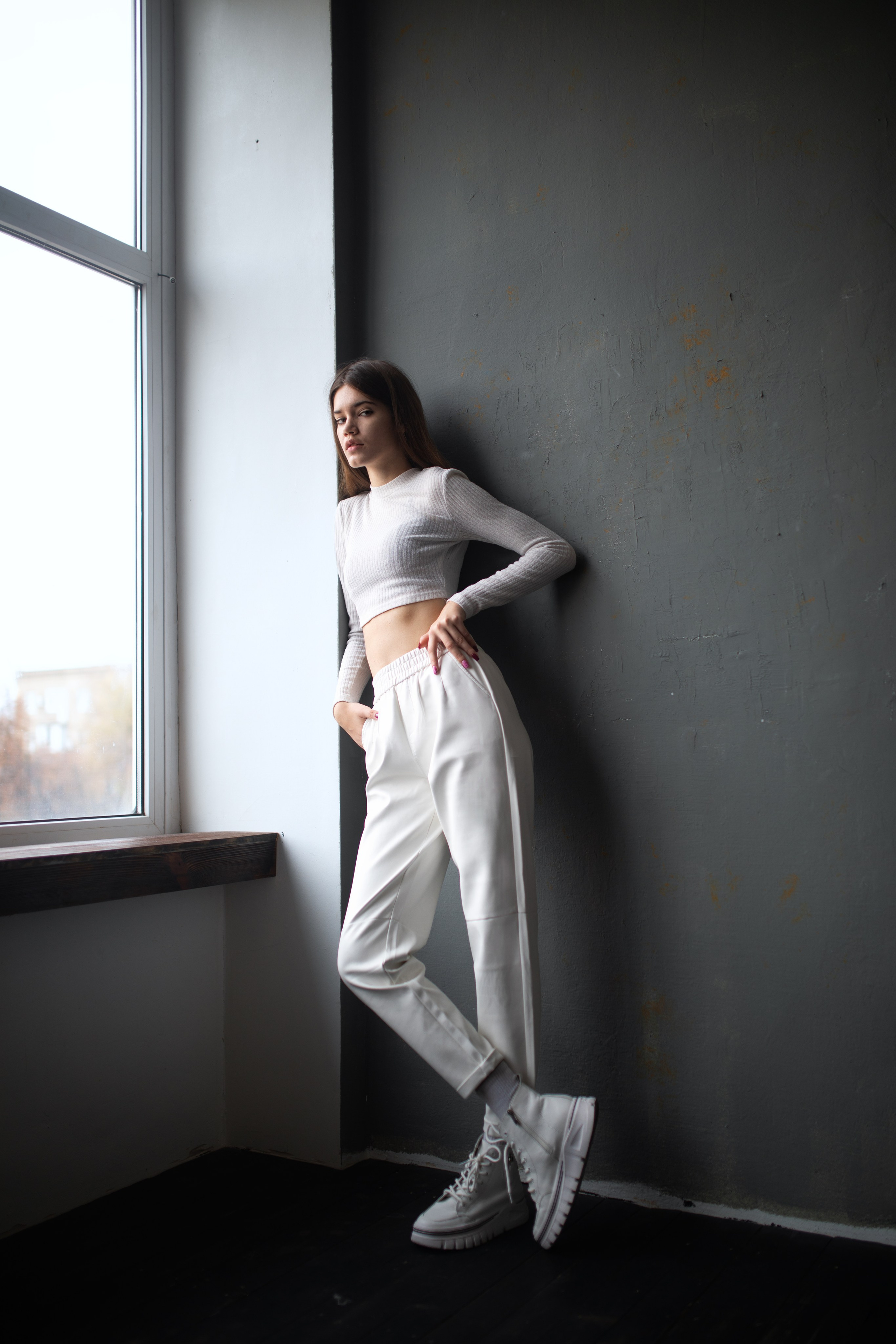 Съемка с Анастасией в студии с минимальным интерьером