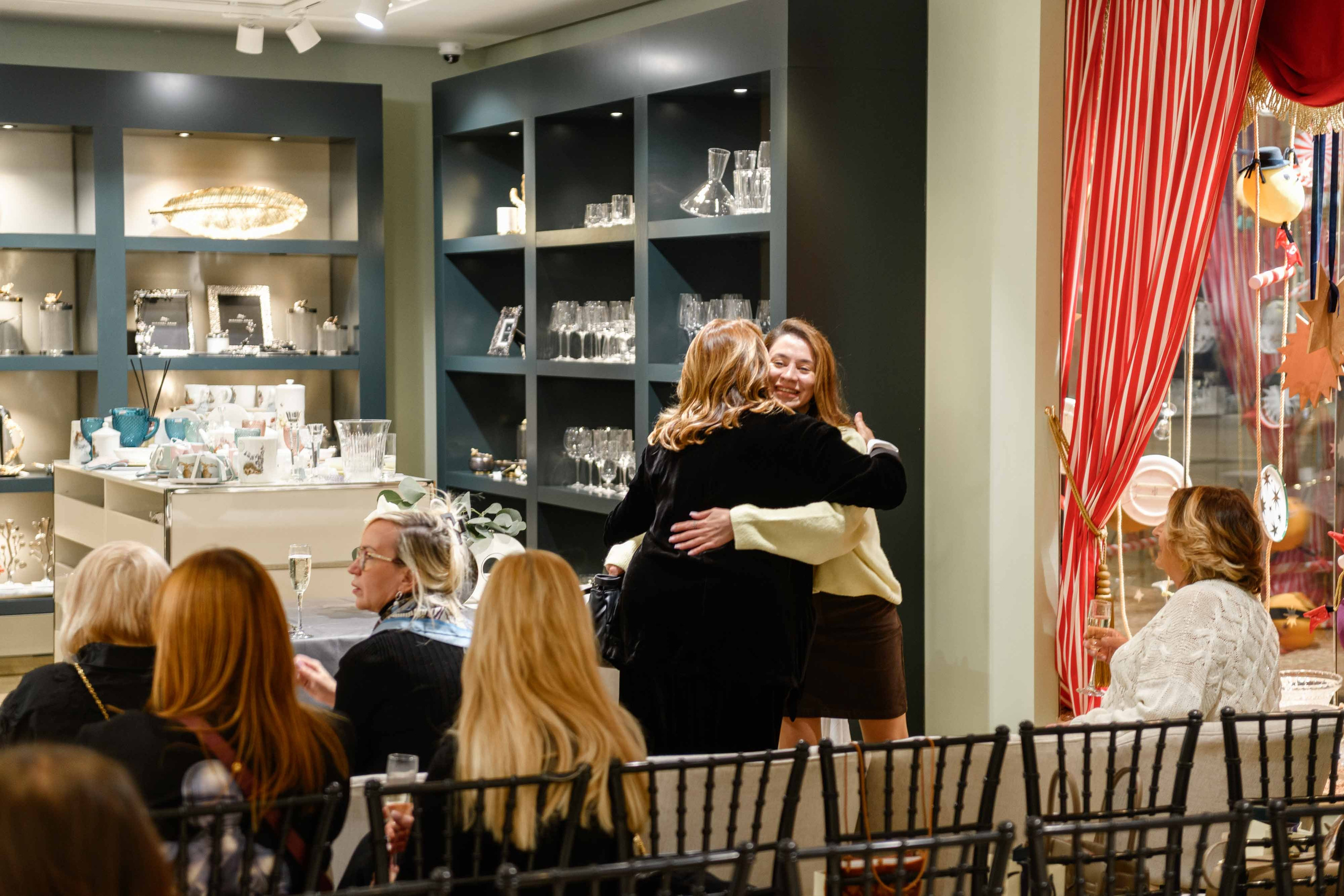 Фотосъёмка лекция по сервировке стола в бутике «Дом фарфора»