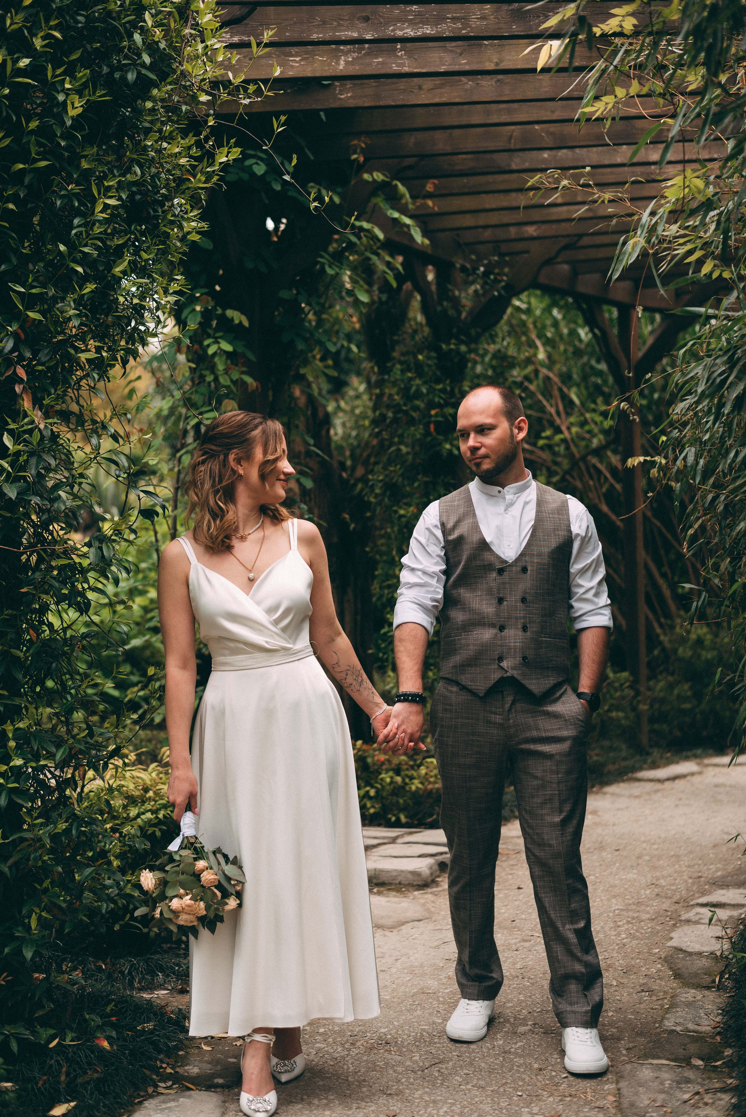 Фотосессия свадьбы или lovstory в центре Сочи, Зимний театр. Фотограф в Сочи — Маргарита Поганова