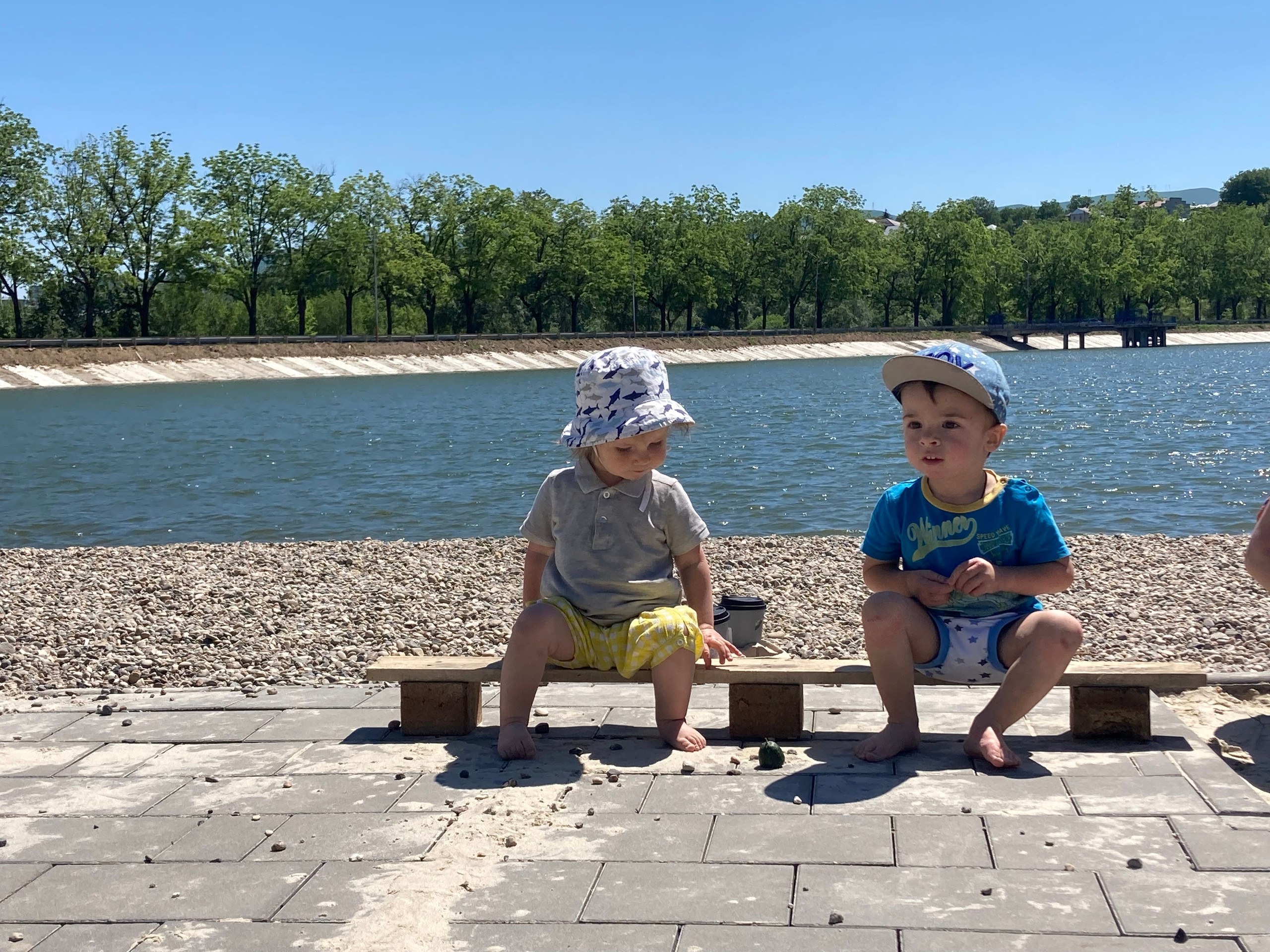 Дети. Смотри, красота!