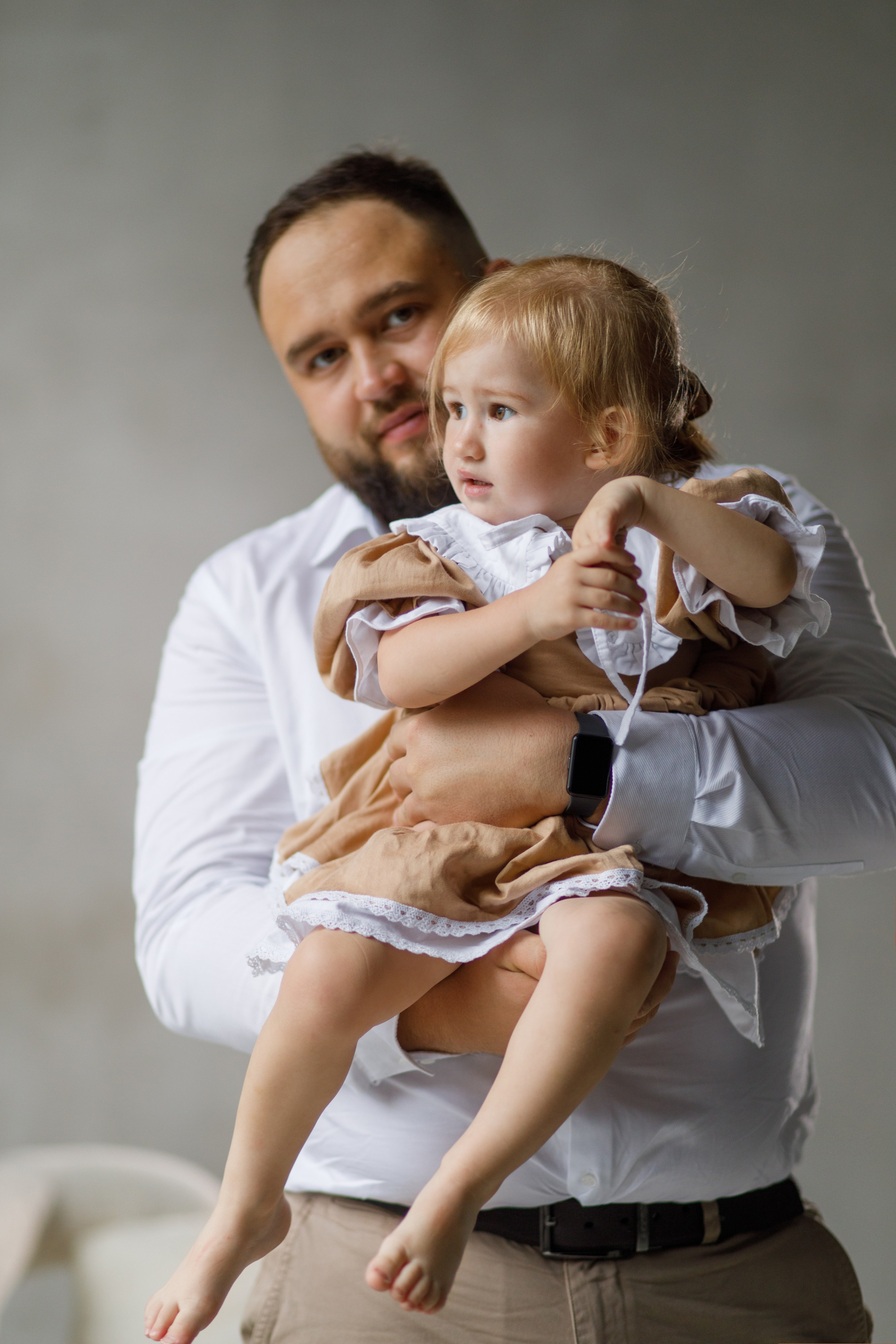 Семейная фотосессия в студии 2 года Валерии. Фотограф в Уфе Ирина Идрисова