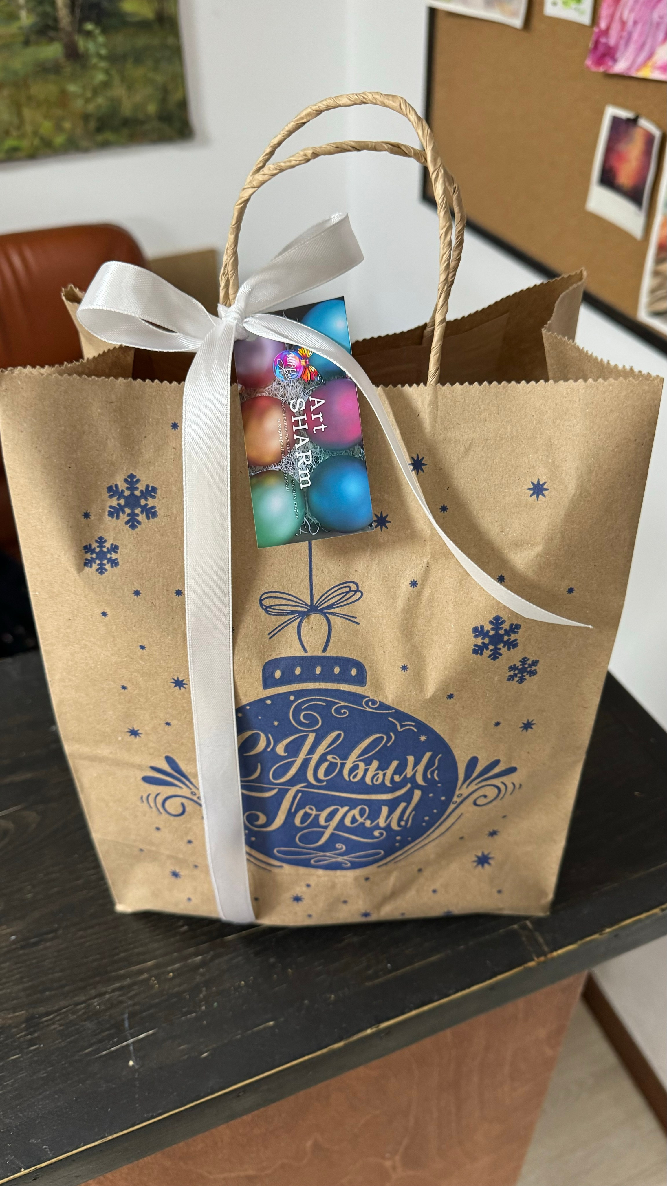 ArtSHARm- наше портфолио по ёлочным шарам с ручной росписью. Художественная ручная роспись елочных шаров, корпоративные подарки и восковые аромасвечи