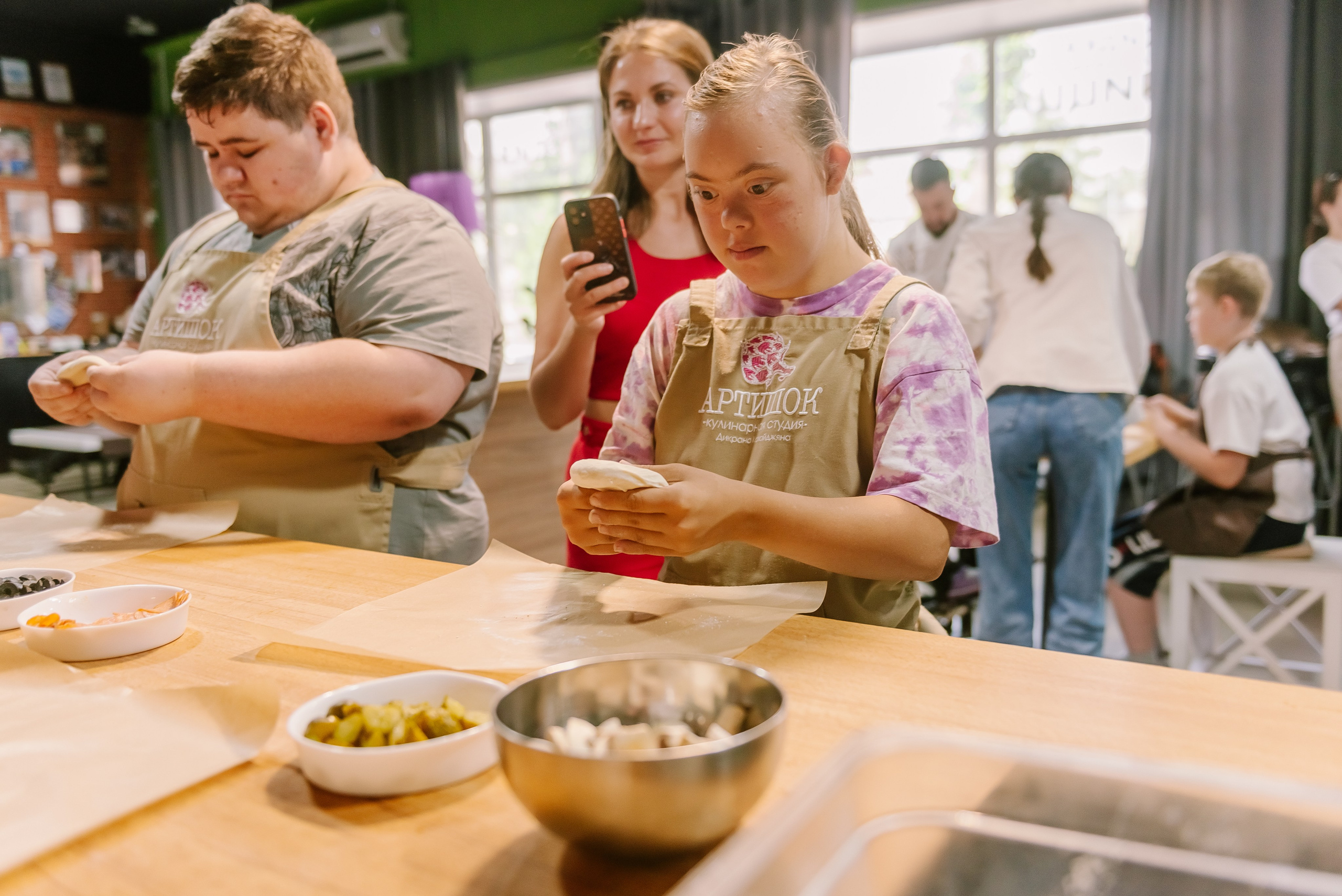 Инклюзивная кухня добра в Артишок 30. 07.35. Детский фотограф, семейный фотограф и репортажи в Кемерово