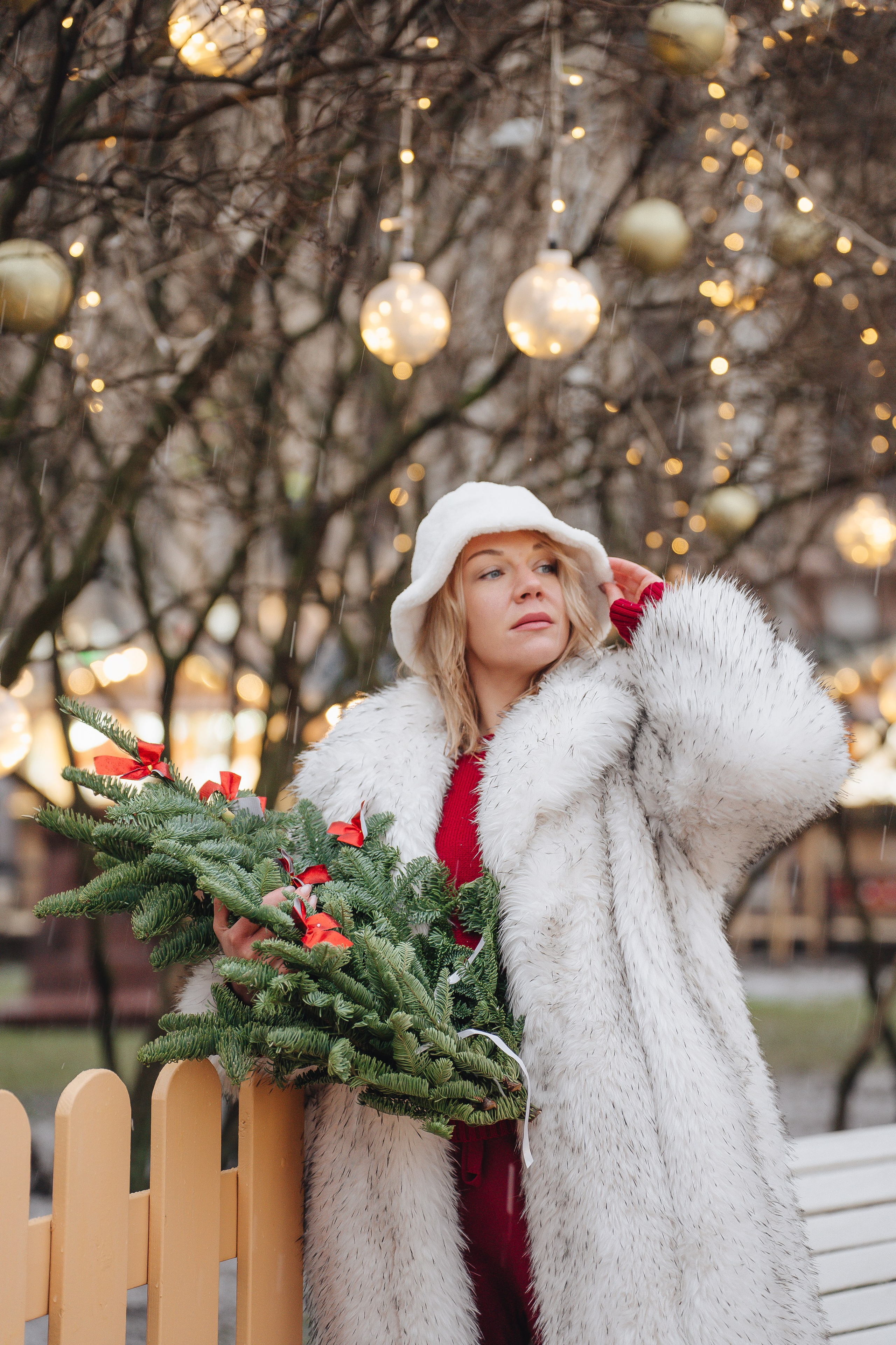 ПРОГУЛКА НА МАНЕЖНОЙ ПЛОЩАДИ ДЛЯ ДЕВУШКИ ПЕРЕД НОВЫМ ГОДОМ (НОВОГОДНЯЯ ФОТОСЕССИИЯ НА МАНЕЖНОЙ ПЛОЩАДИ). Профессиональный фотограф, Санкт-Петербург — Виктория Богомолова