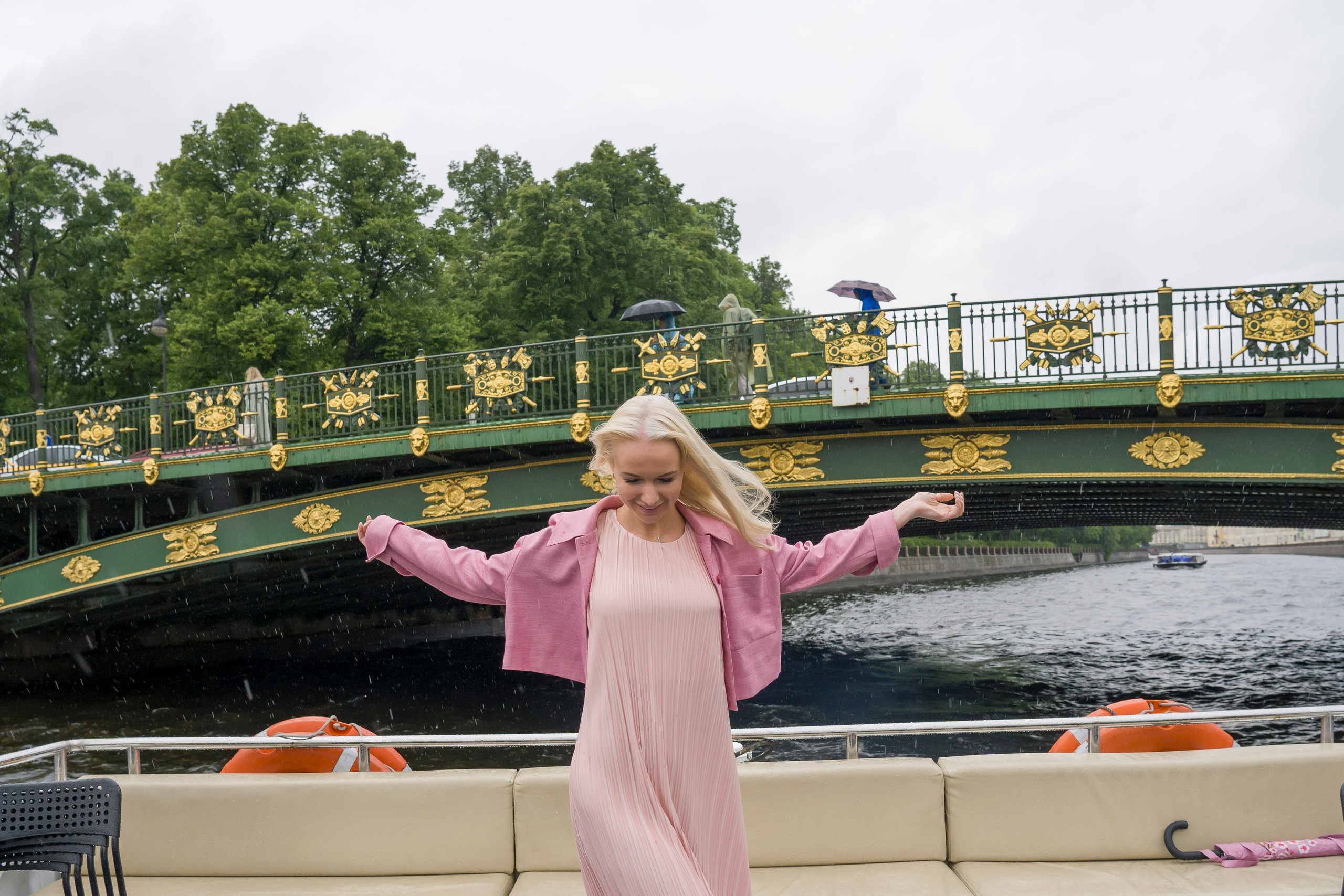 На теплоходе праздник. Фотограф в Санкт-Петербурге. Репортажная и все съёмки для бизнеса
