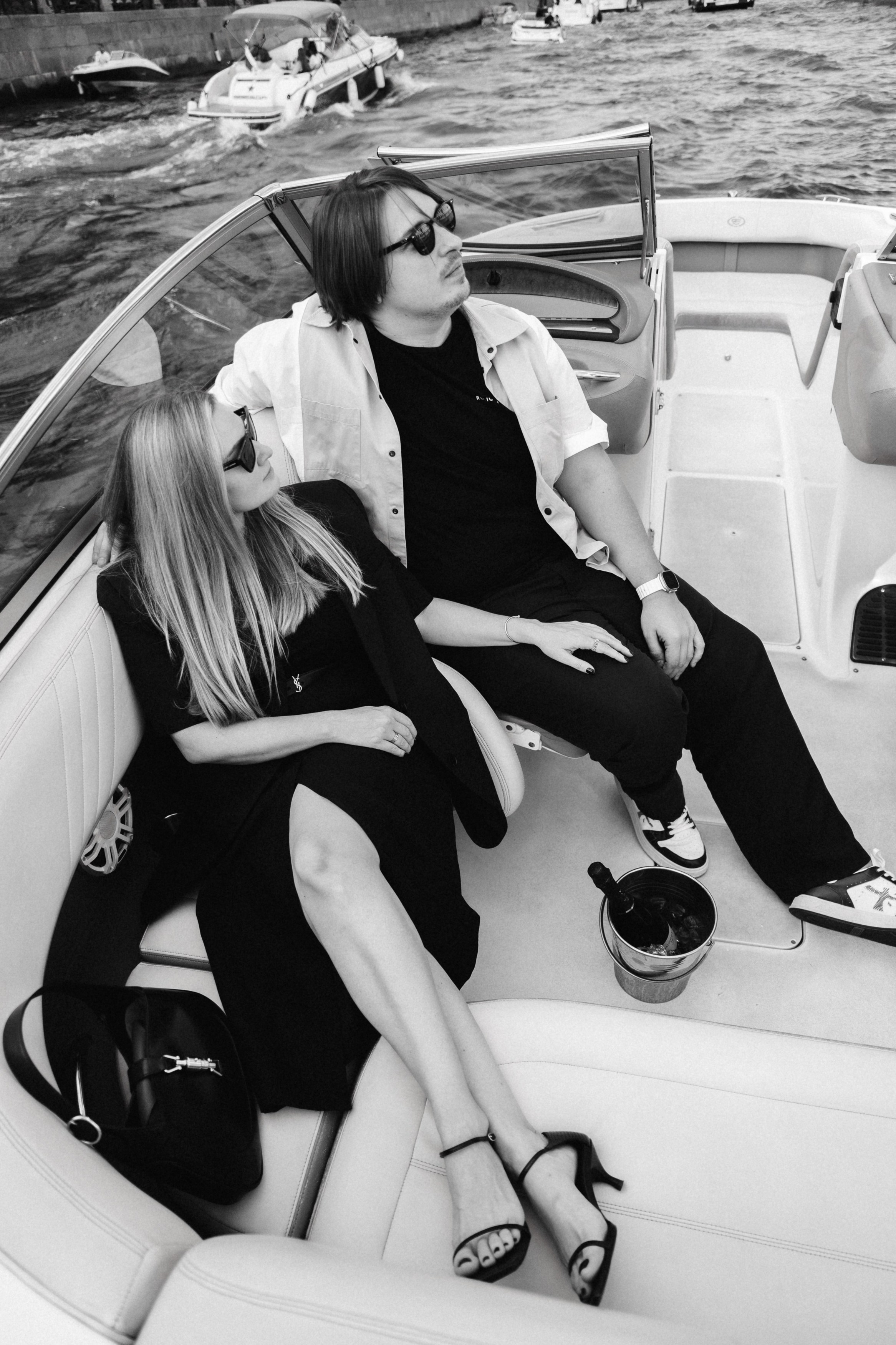 Даша и Витя на катере. Репортажный и портретный фотограф в Санкт-Петербурге Степлевич Дарья