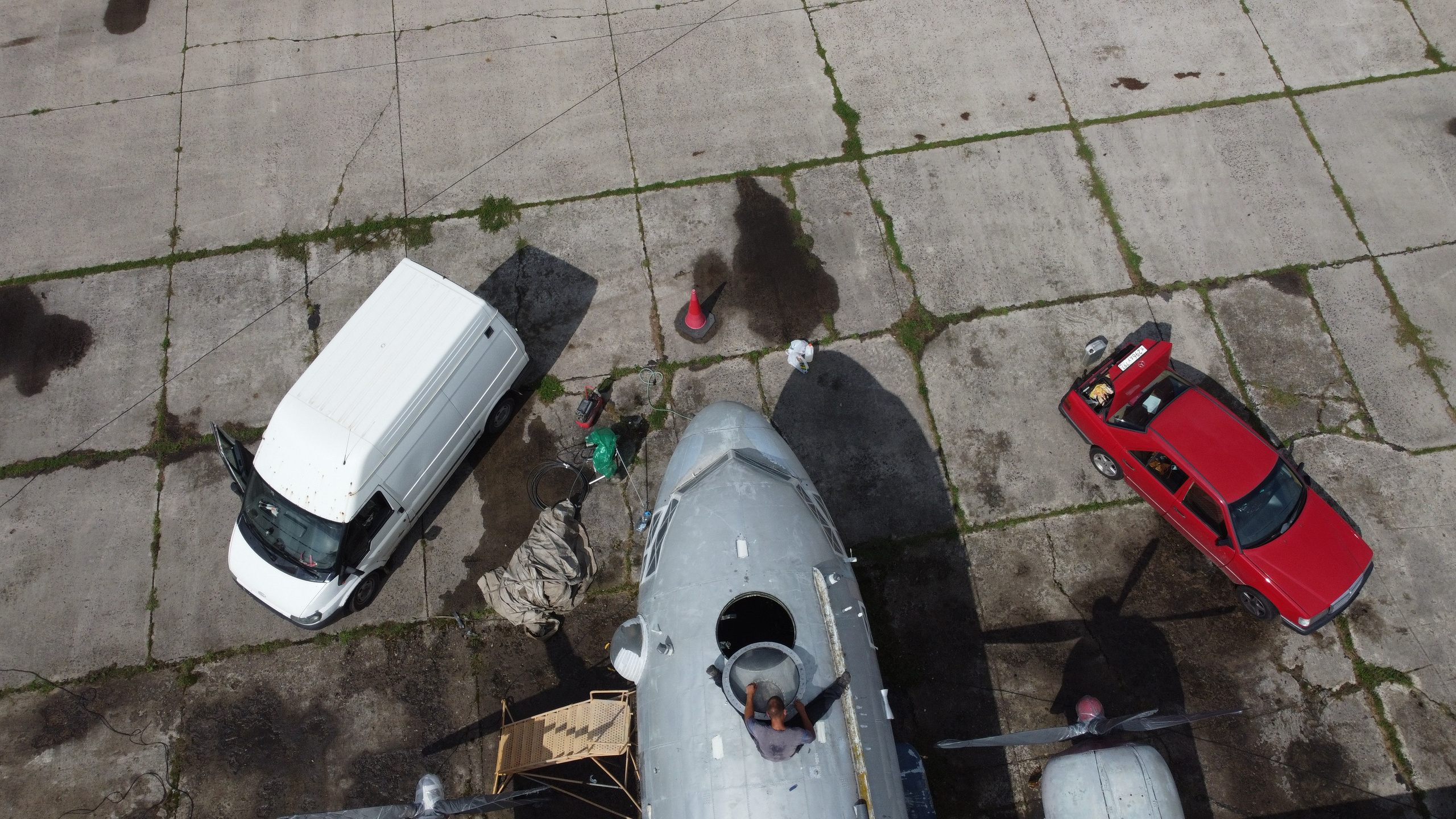 Ил-14Т «Голубая Мечта» — смывка краски (2021 г.). Фотоальбом показывающий увлекательный мир авиации и мир медведей Андрея Иванова