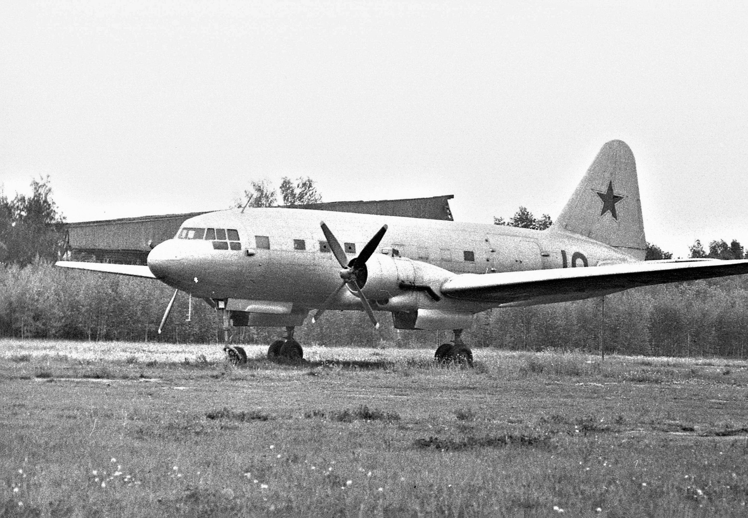 Ил-12 (Монино). Фотоальбом показывающий увлекательный мир авиации и мир медведей Андрея Иванова