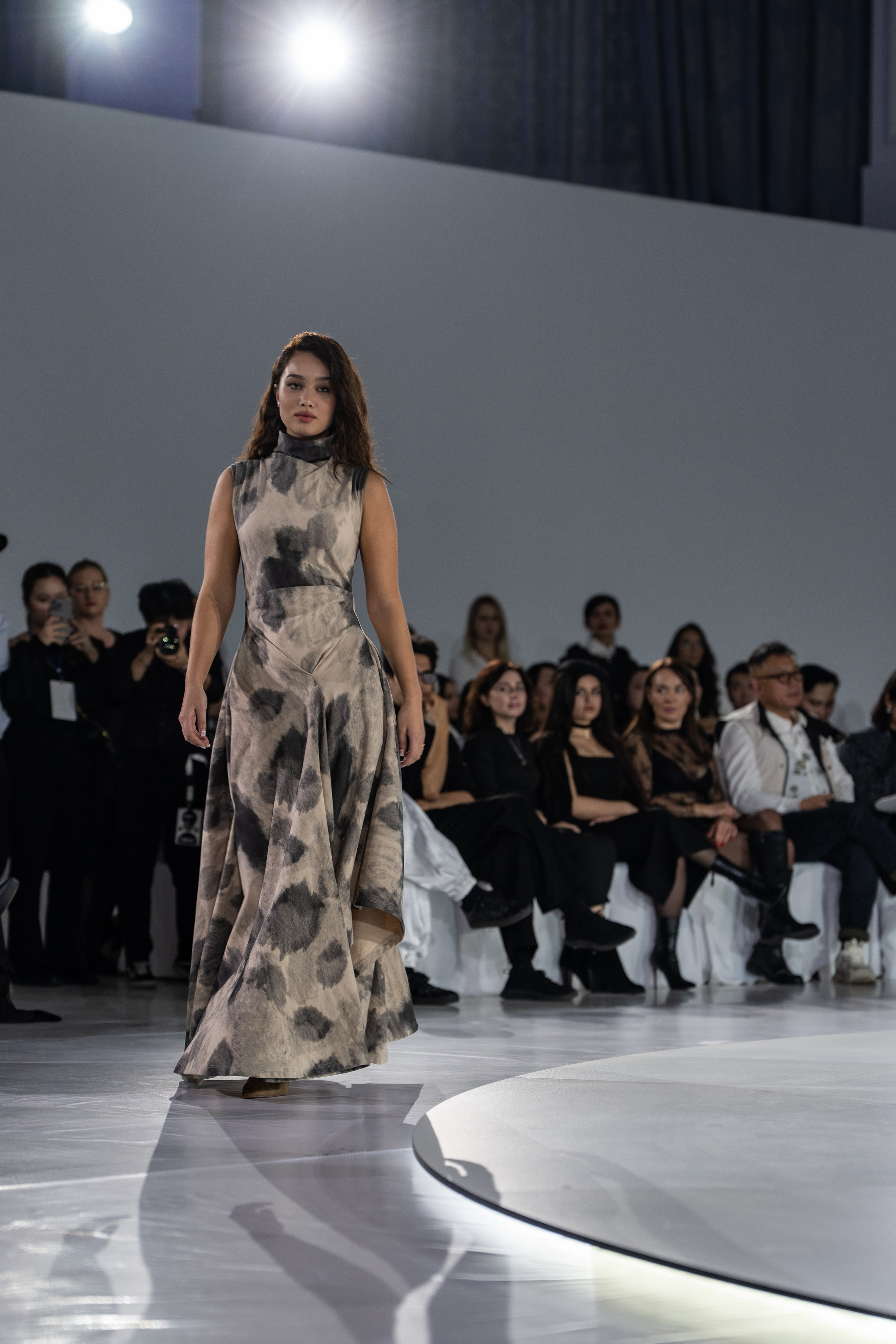 Design August. Сайт Алматинского НЮ АРТ, будуар и фэшн фотографа Дениса Карпенко