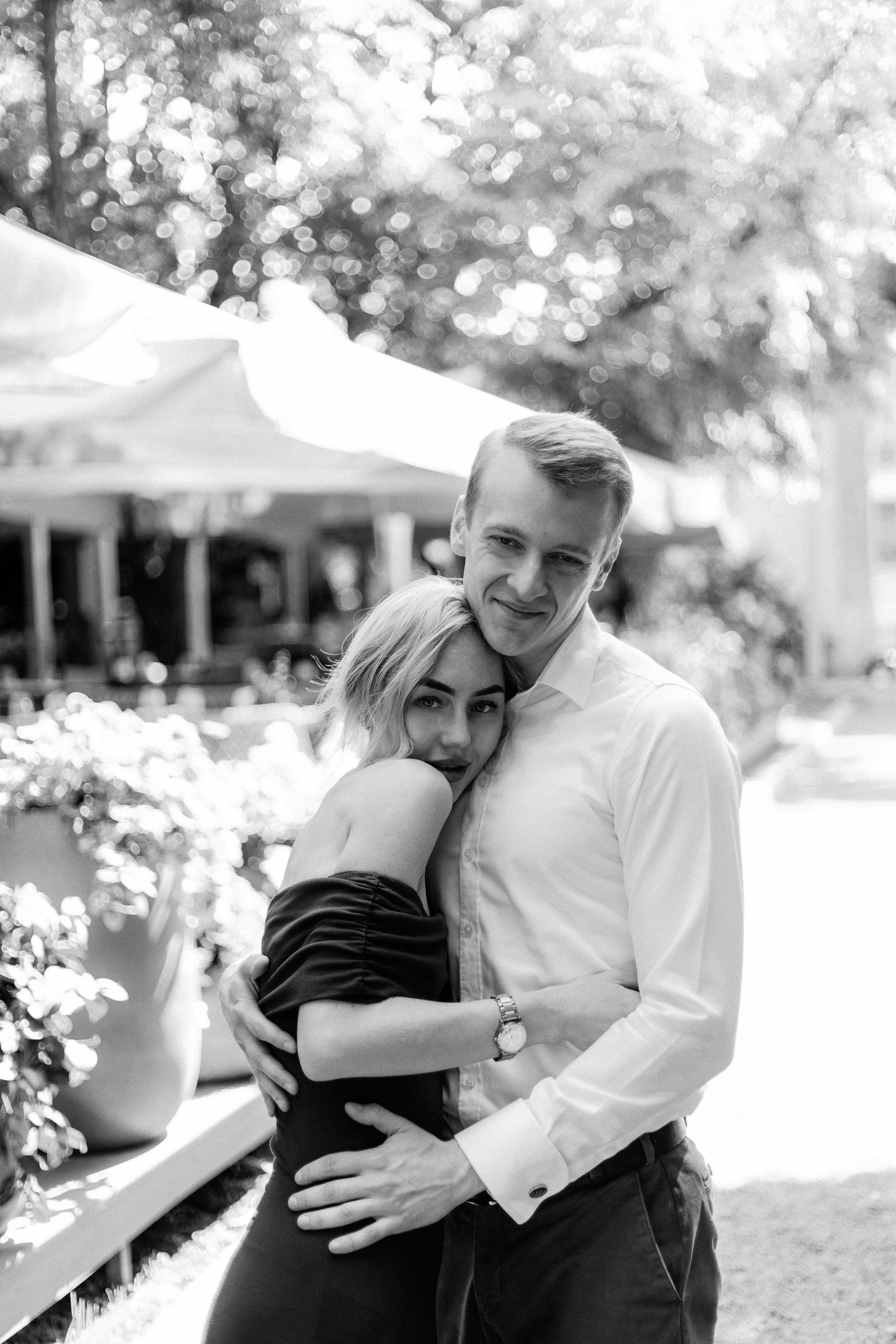 Весеняя лавстори прогулка в парке в Москве, фотограф в Москве